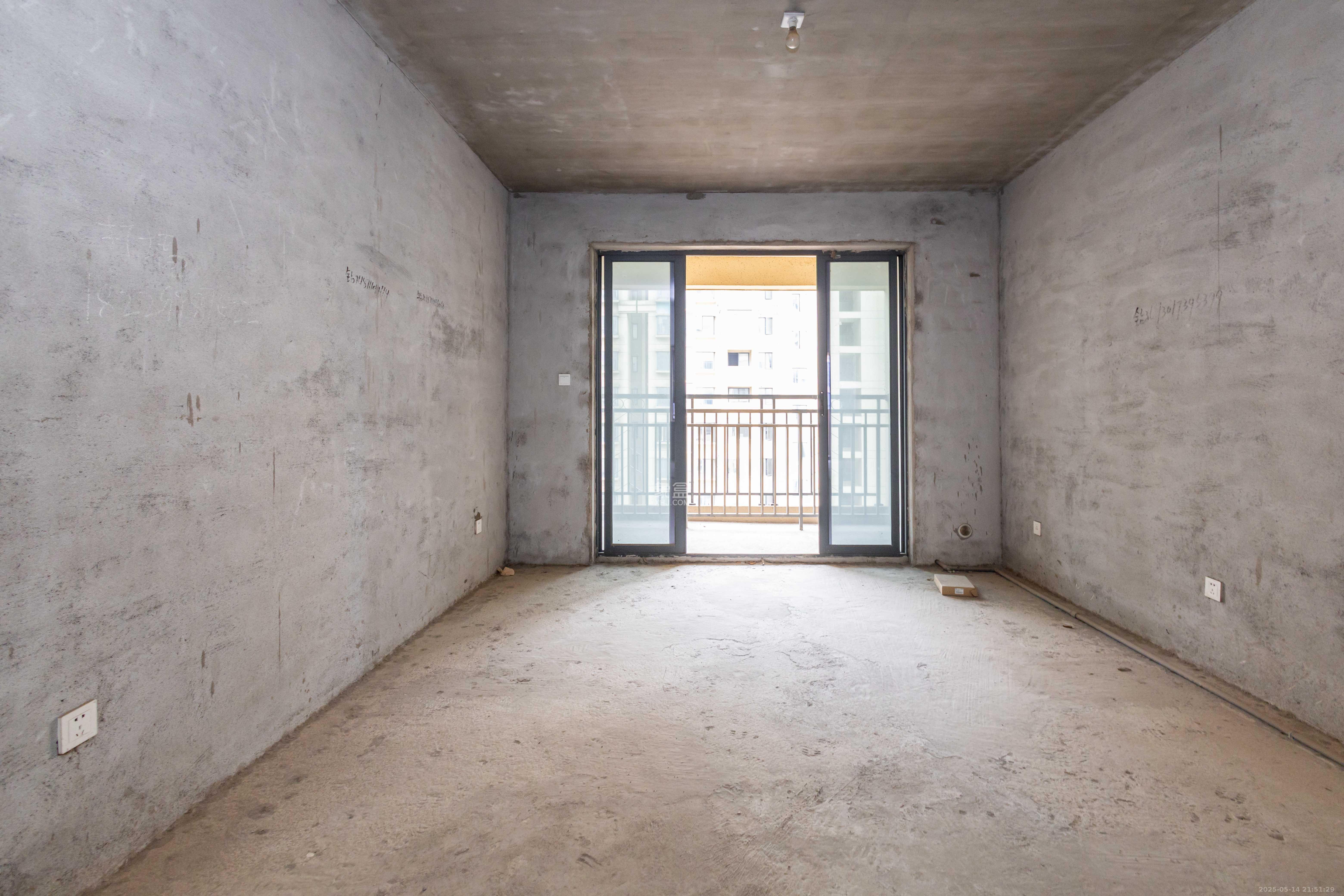 爵世名邸东湖(东湖壹号企业总部基地) 3室2厅2卫 90.8万 爵世名邸东湖(东湖壹号企业总部基地) 3室2厅2卫 90.8万客厅