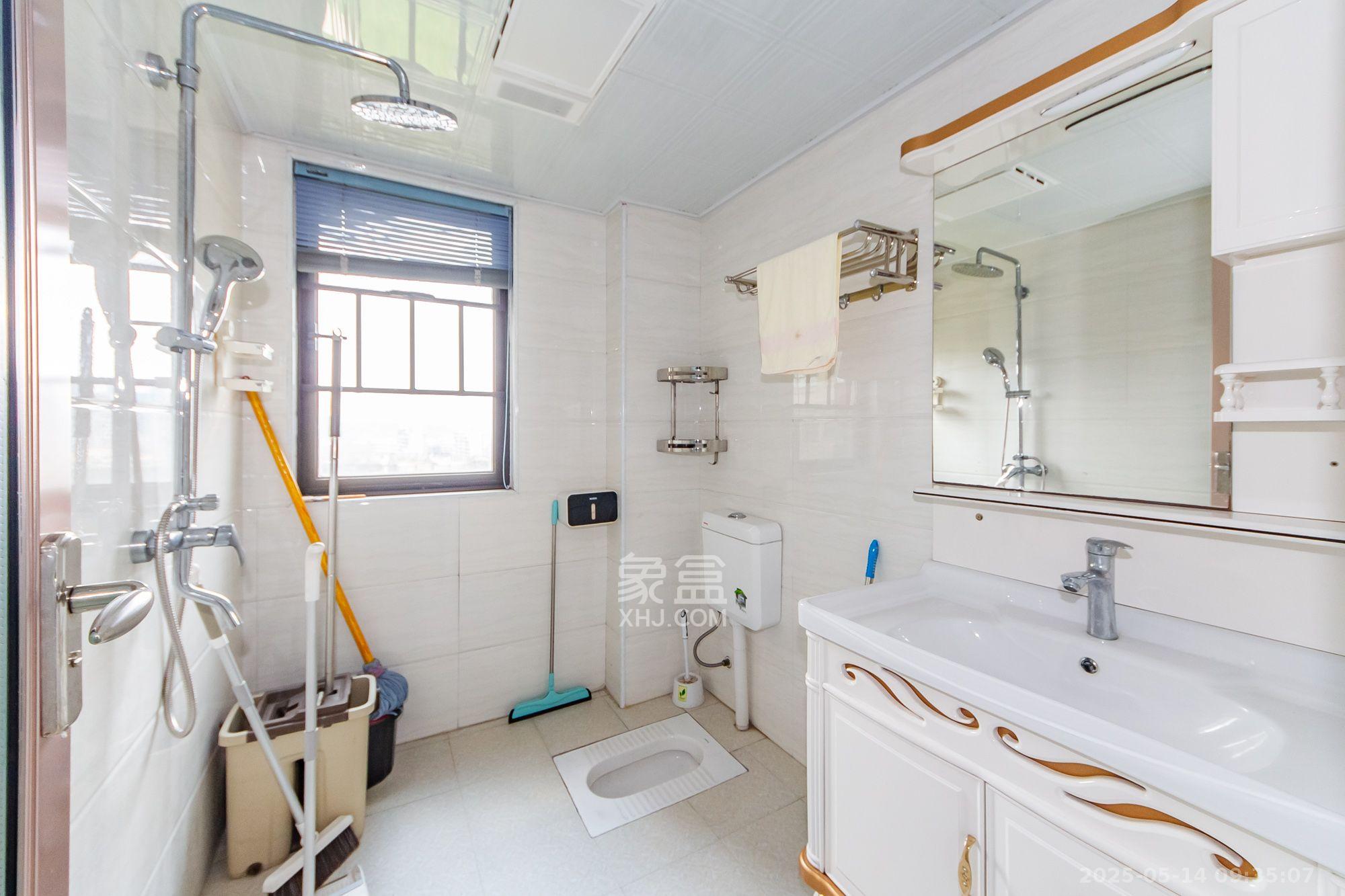 山语城三期  3室2厅2卫    2200.0元/月 山语城三期  3室2厅2卫    2200.0元/月室内图