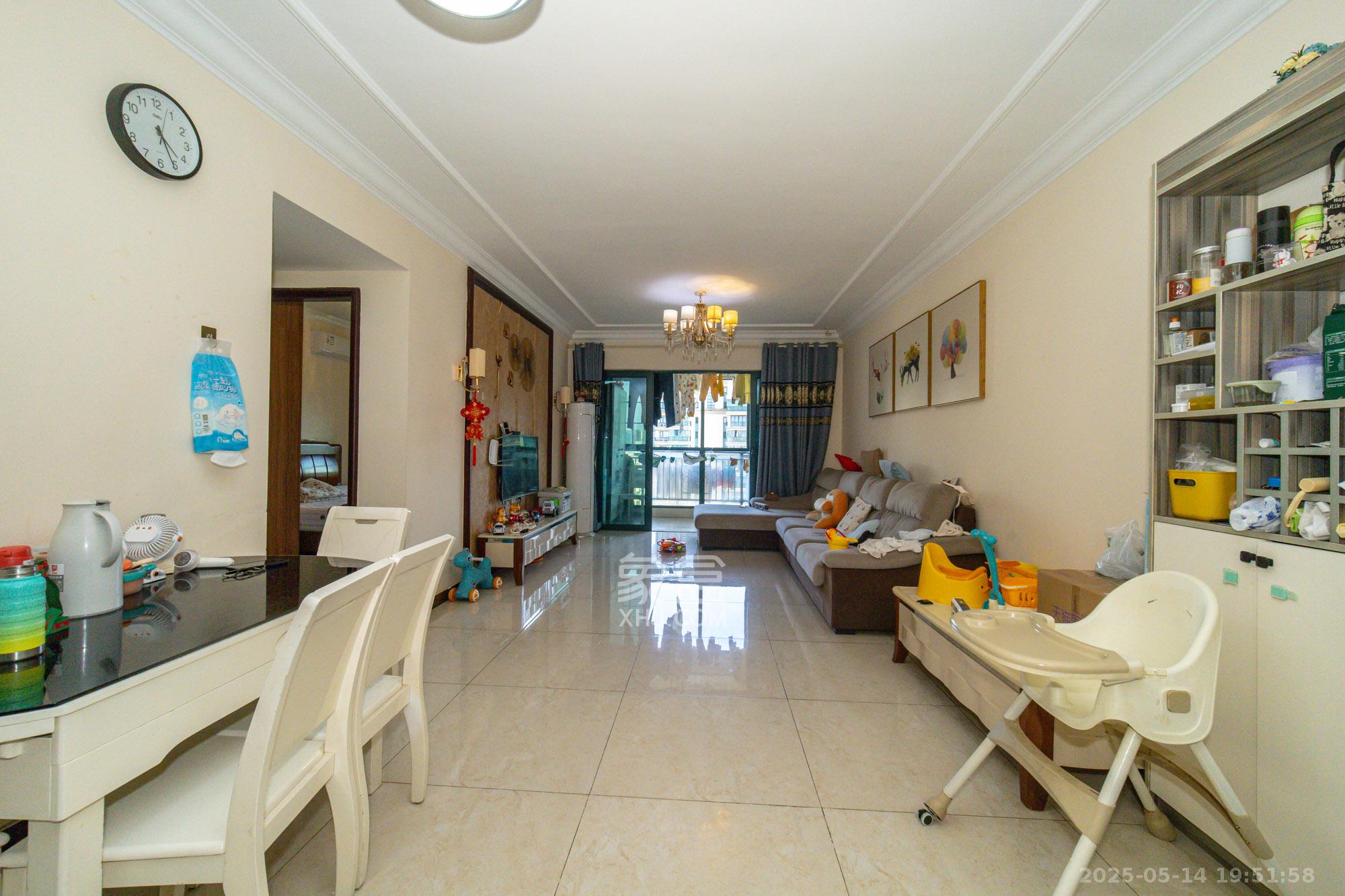 恒大翡翠华庭 3室2厅2卫 95.8万 恒大翡翠华庭 3室2厅2卫 95.8万客厅