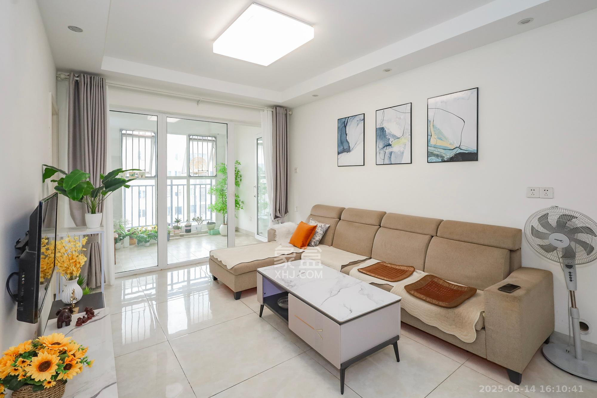 当代滨江MOMA  3室2厅1卫    112.0万 当代滨江MOMA  3室2厅1卫    112.0万客厅