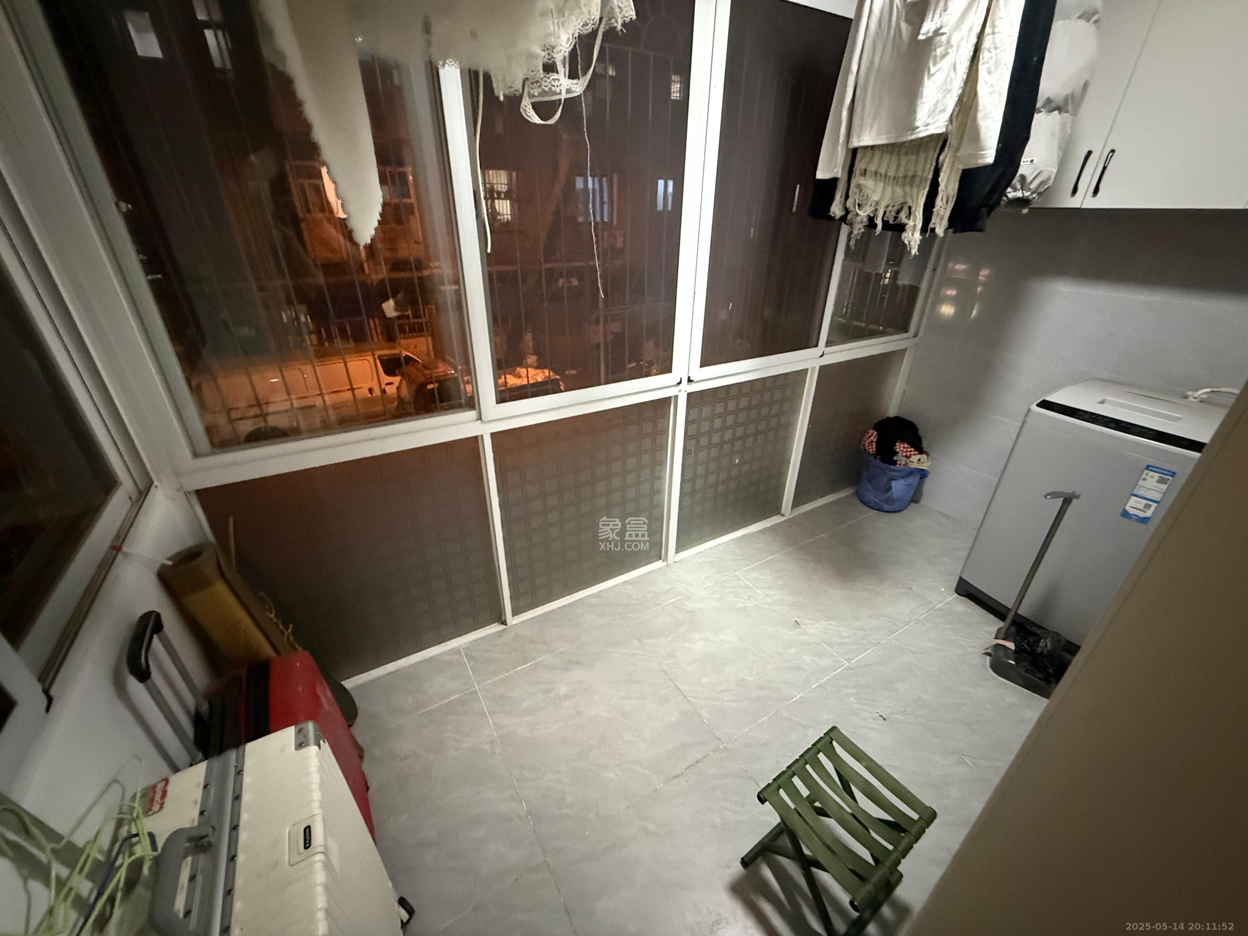 红旗社区  2室1厅1卫   2500.00元/月室内图