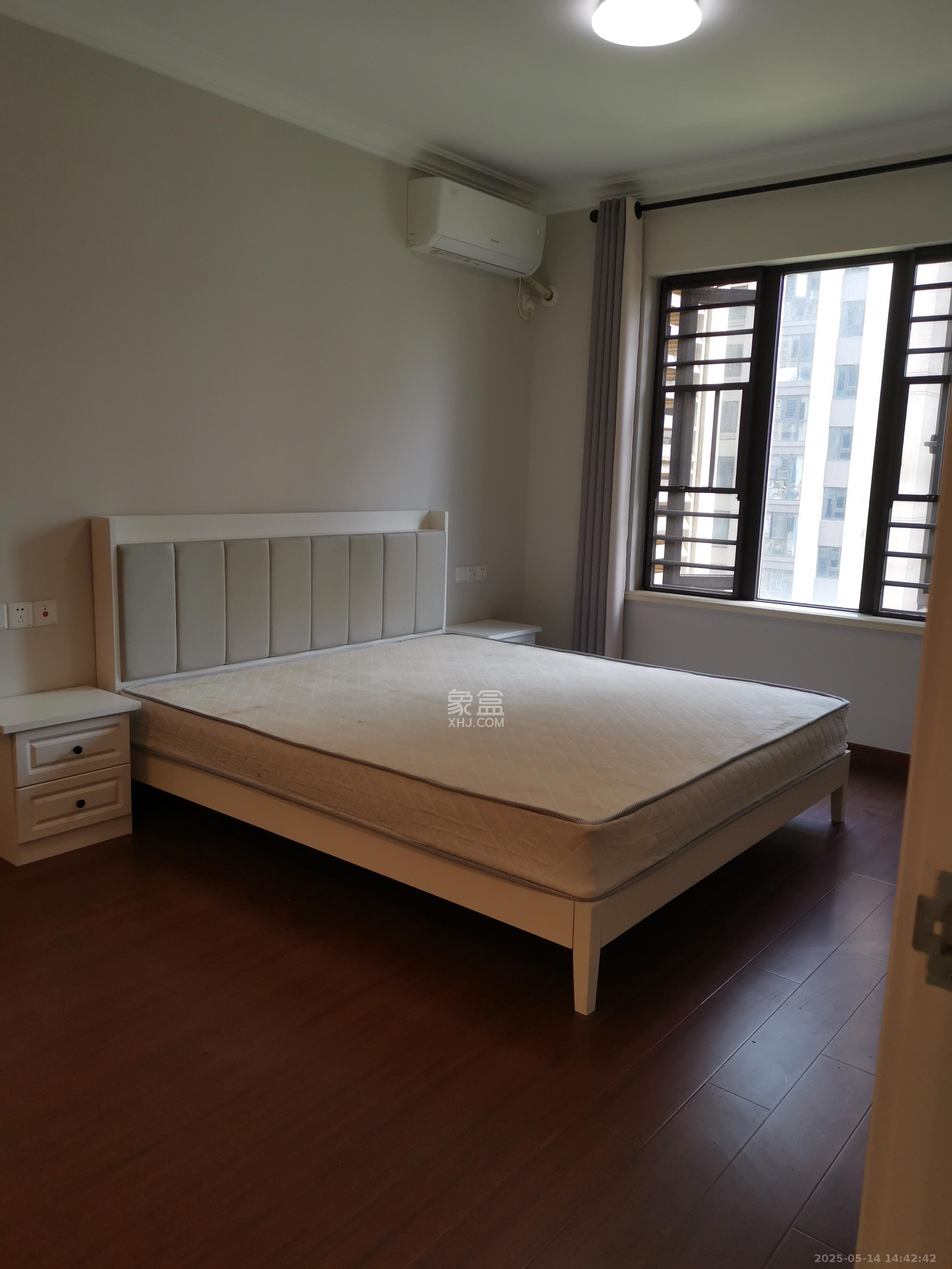 中海珑悦府  3室2厅2卫   3200.00元/月室内图