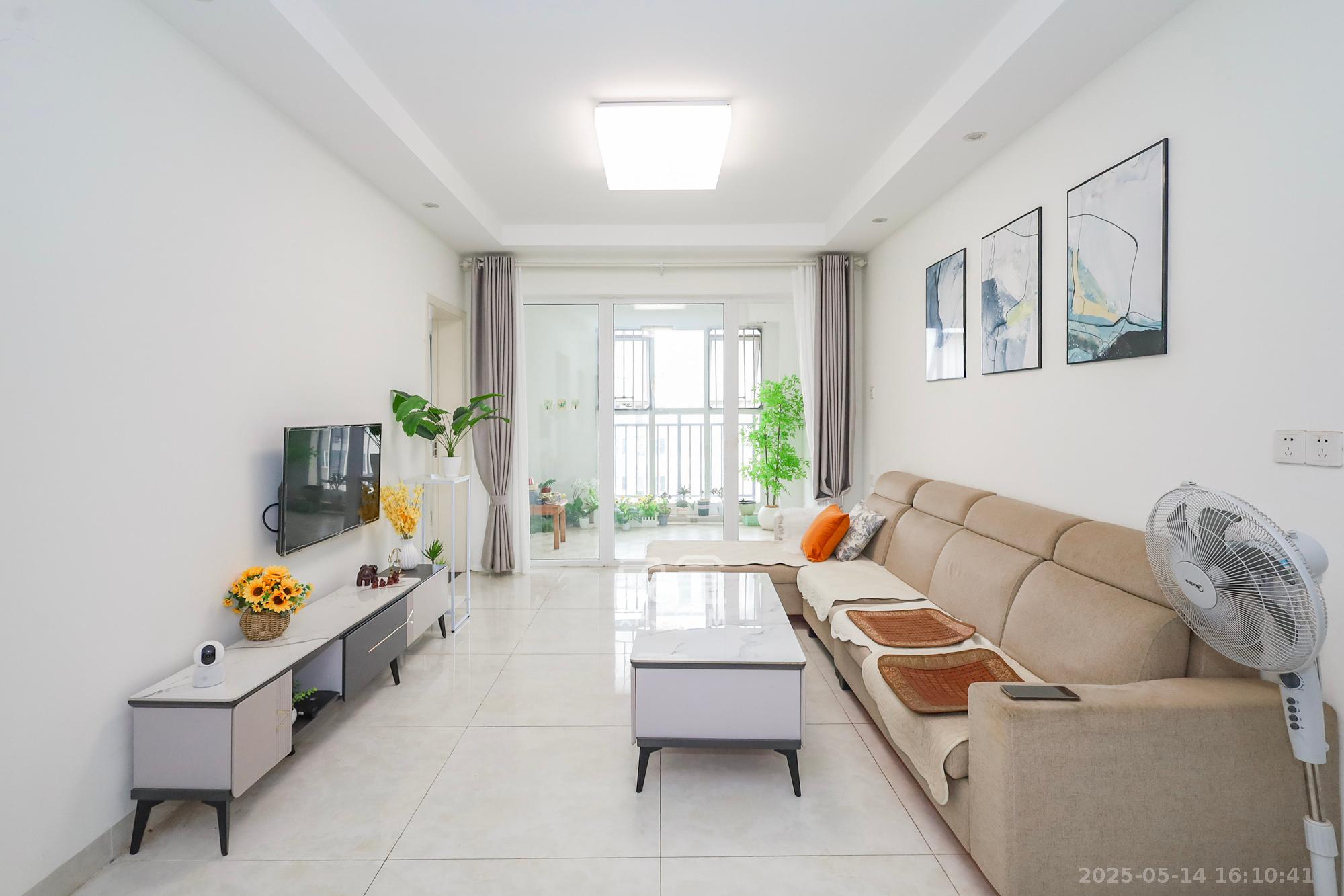 当代滨江MOMA  3室2厅1卫    112.0万 当代滨江MOMA  3室2厅1卫    112.0万客厅