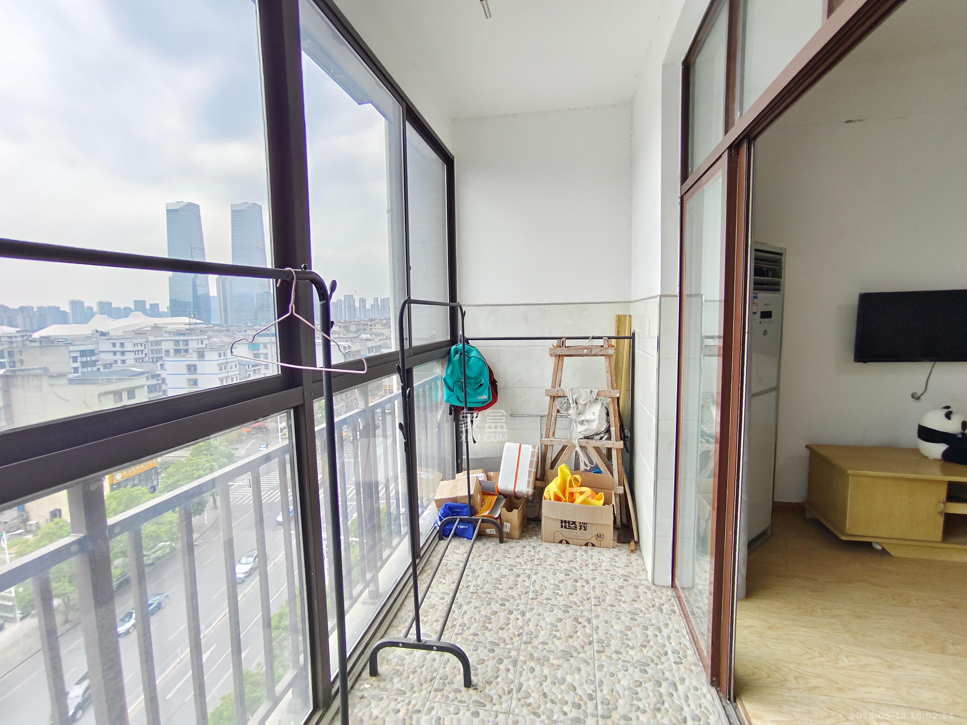 麓山枫情  3室2厅1卫   2600.00元/月室内图