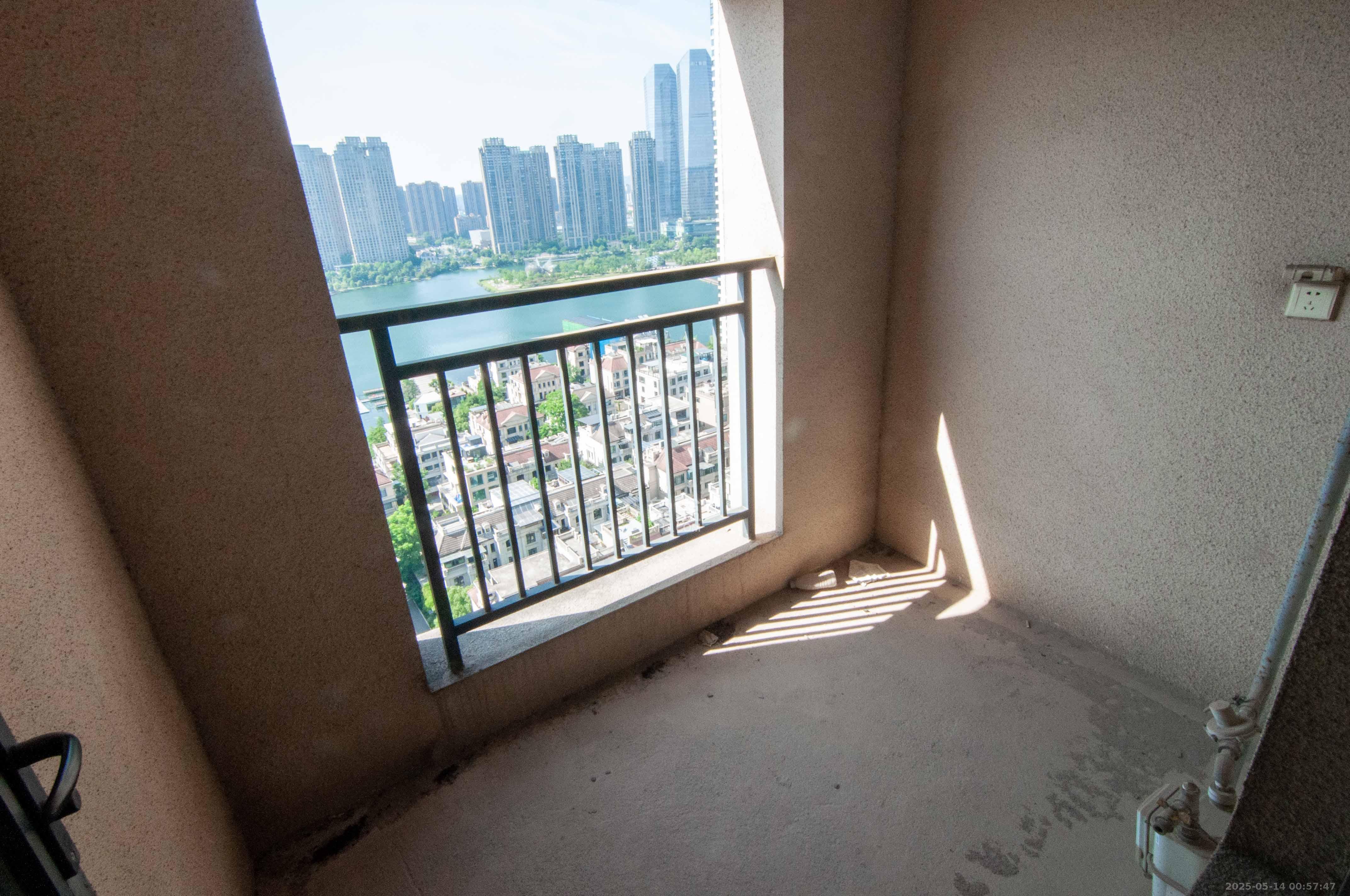 中海梅溪湖壹号 3室2厅2卫 178.0万 中海梅溪湖壹号 3室2厅2卫 178.0万其他