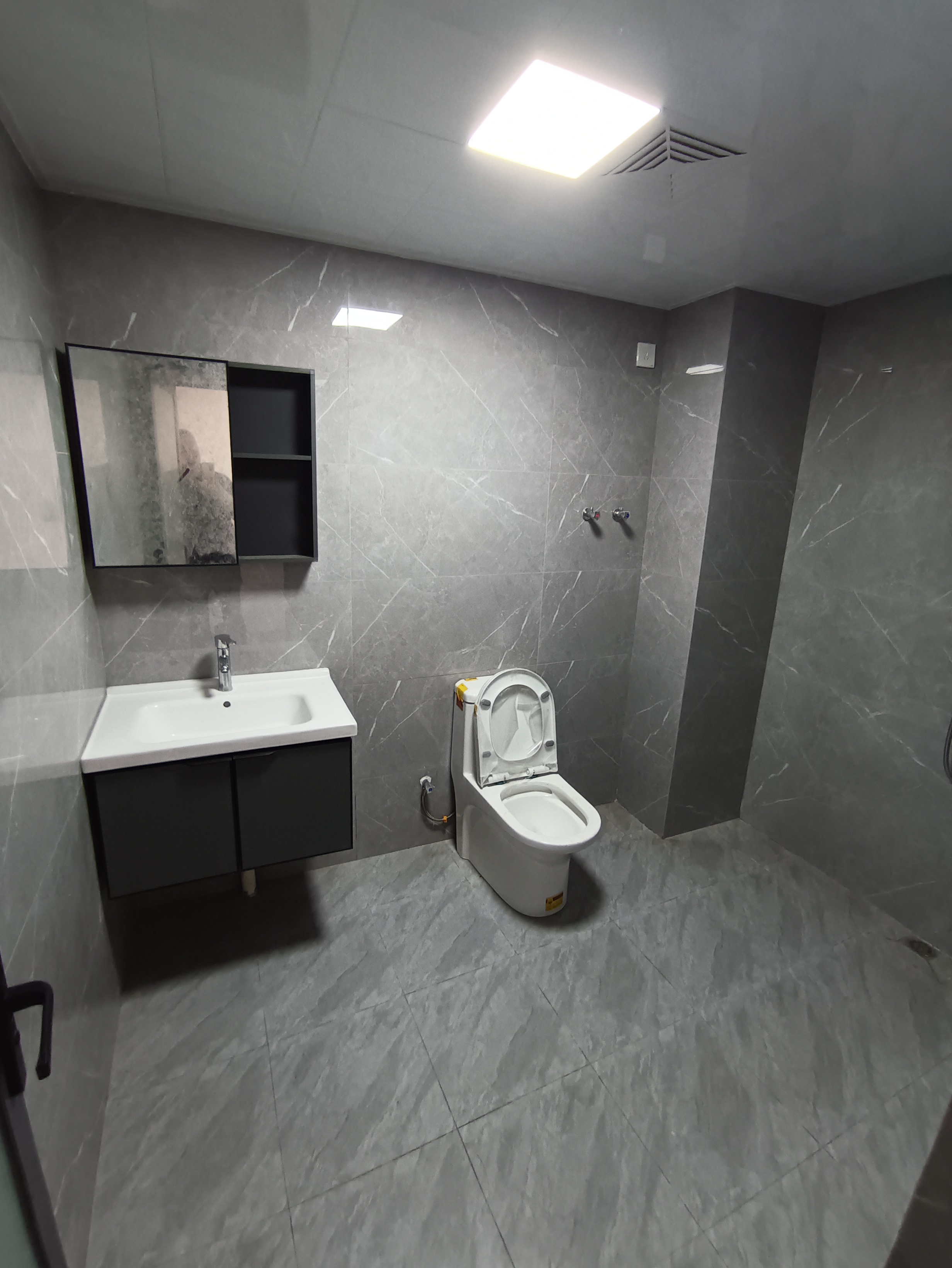 金竹园 5室2厅2卫 133.0万 金竹园 5室2厅2卫 133.0万客厅