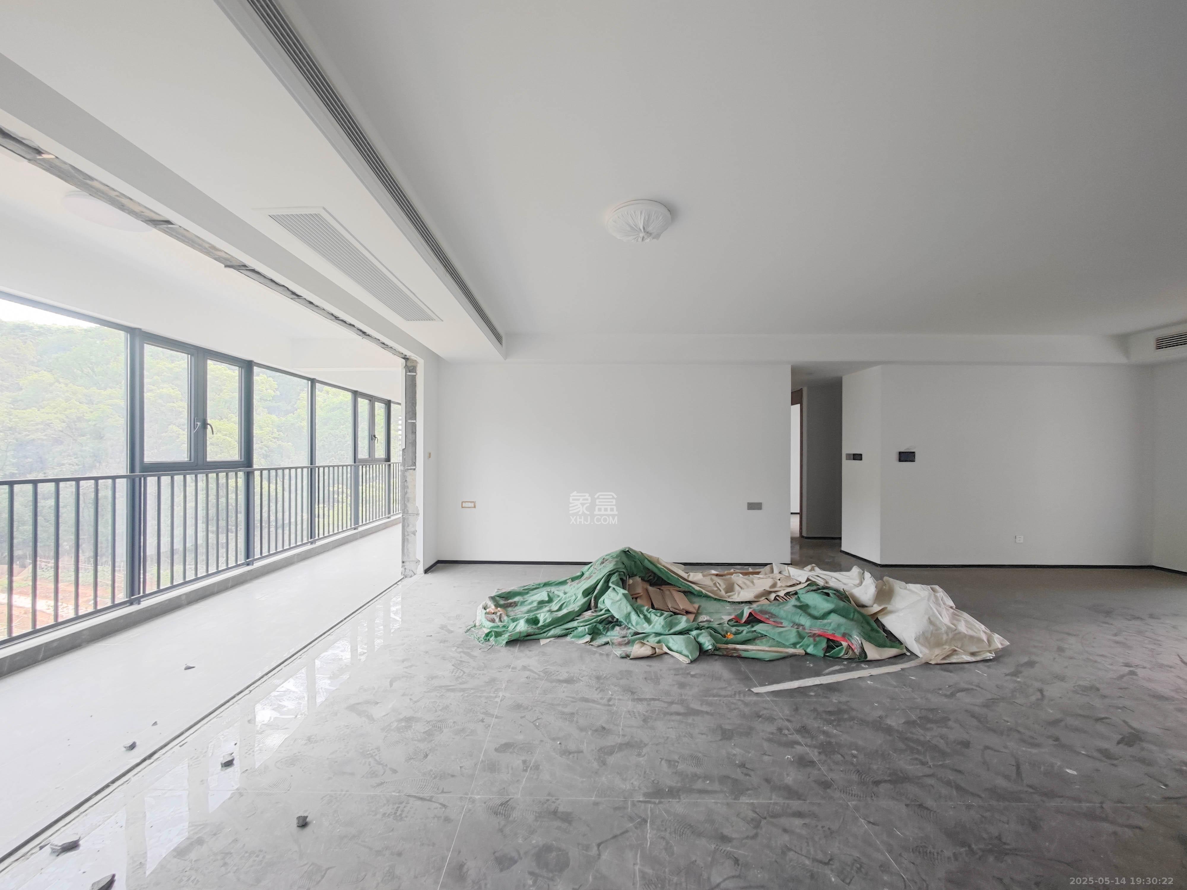 中海星樾府 4室2厅1卫 326.0万 中海星樾府 4室2厅1卫 326.0万客厅