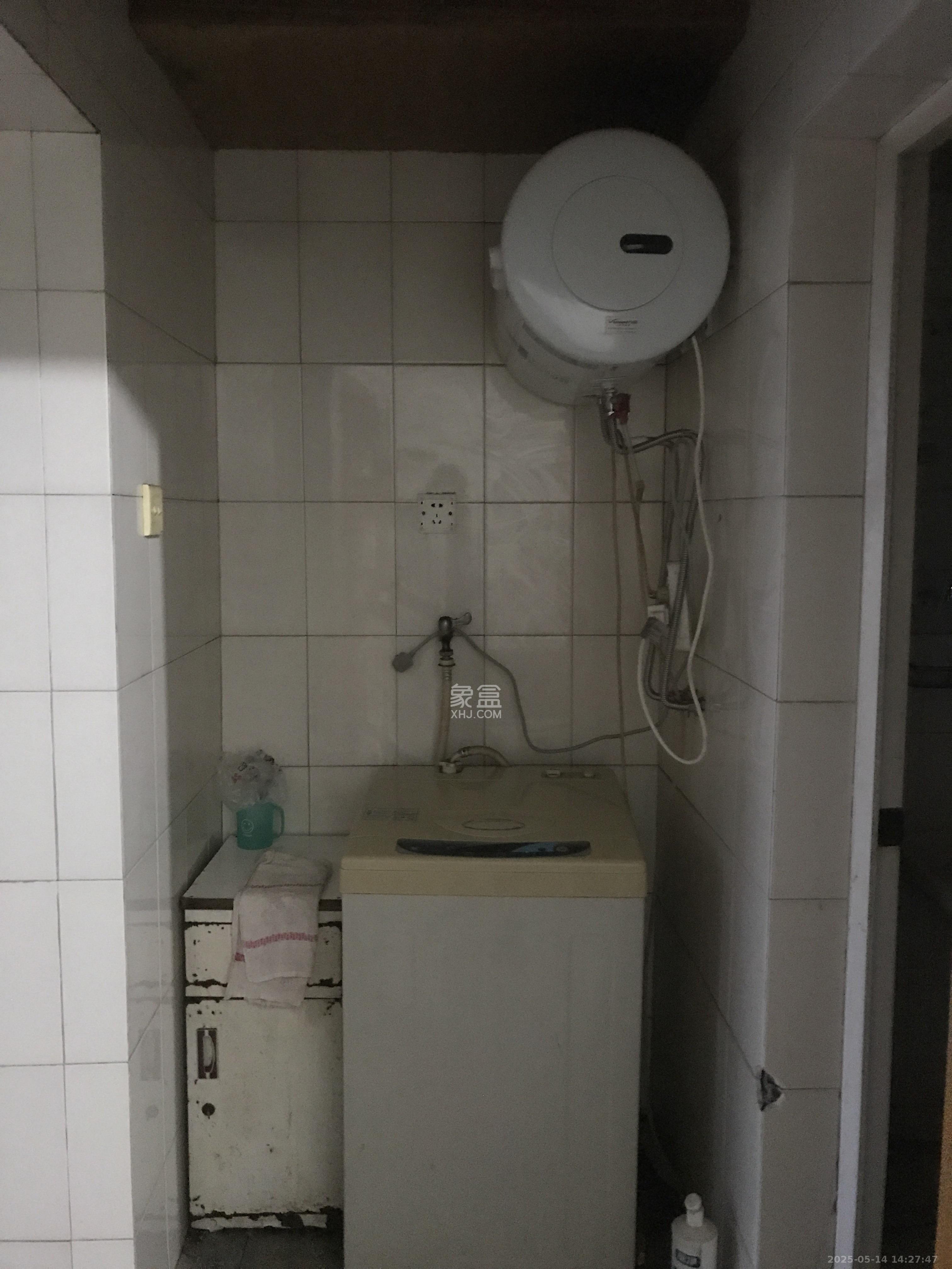 南方宿舍  2室1厅1卫   1400.00元/月室内图