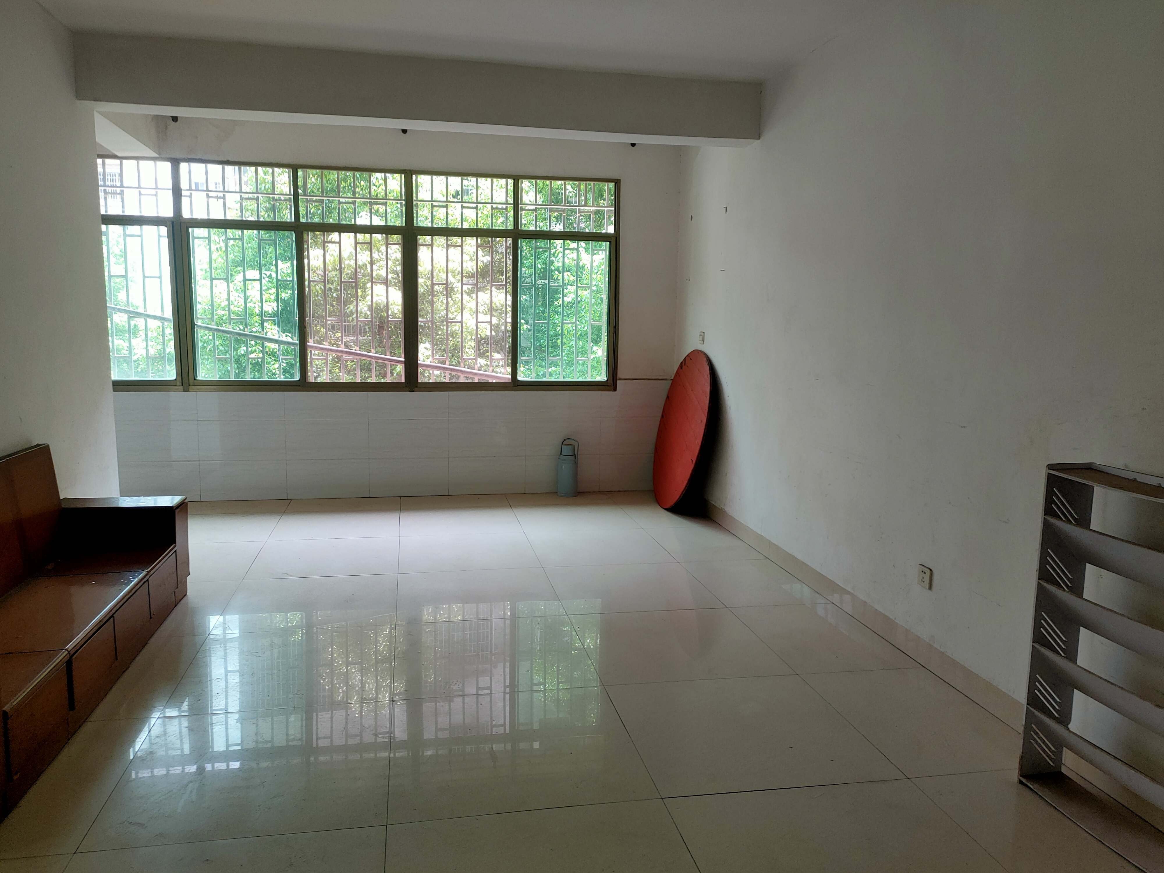 互助小区 3室2厅2卫 800.0元/月 互助小区 3室2厅2卫 800.0元/月室内图