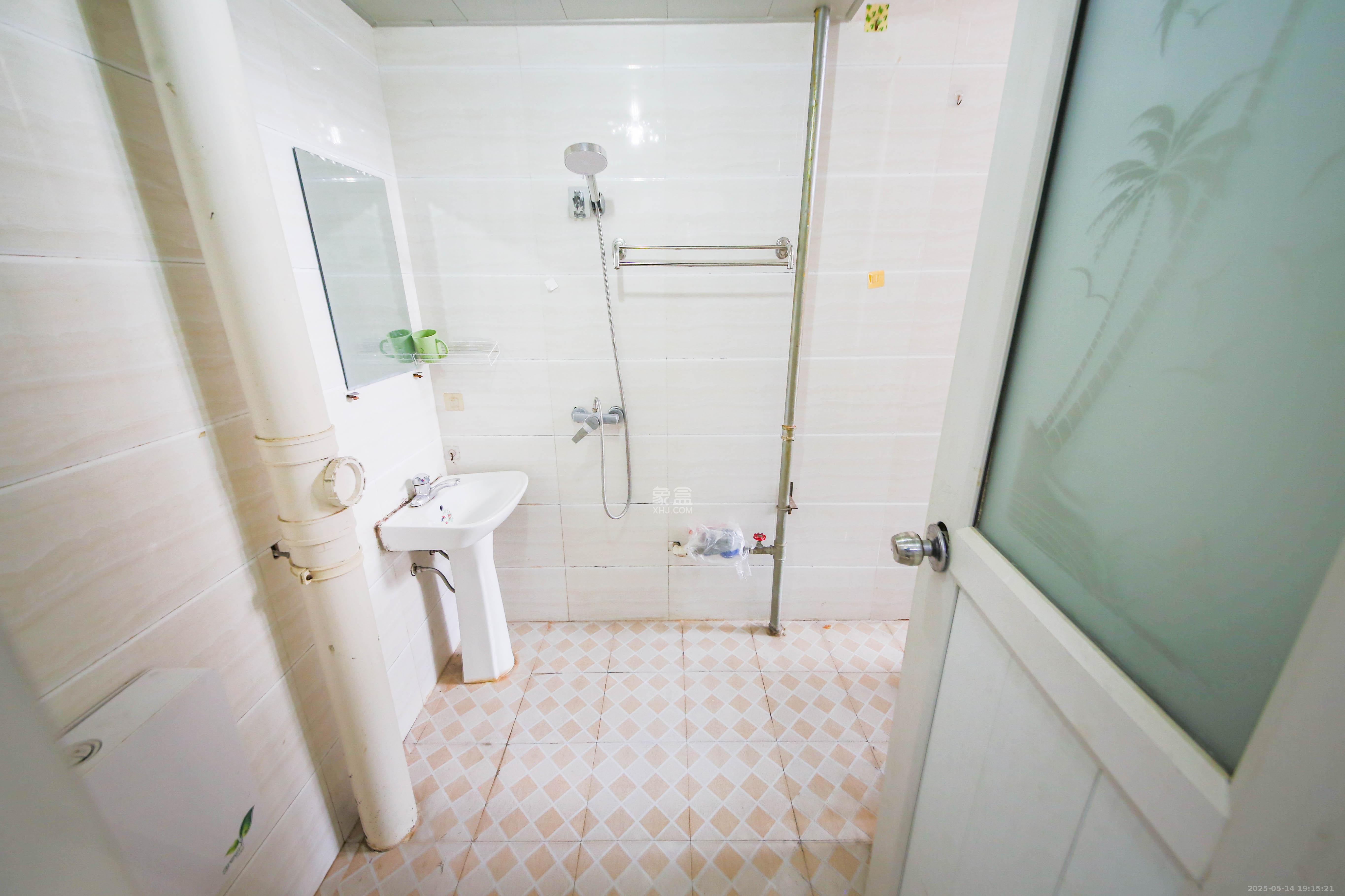 鑫远湘府逸园 1室1厅1卫 28.8万 鑫远湘府逸园 1室1厅1卫 28.8万卫生间