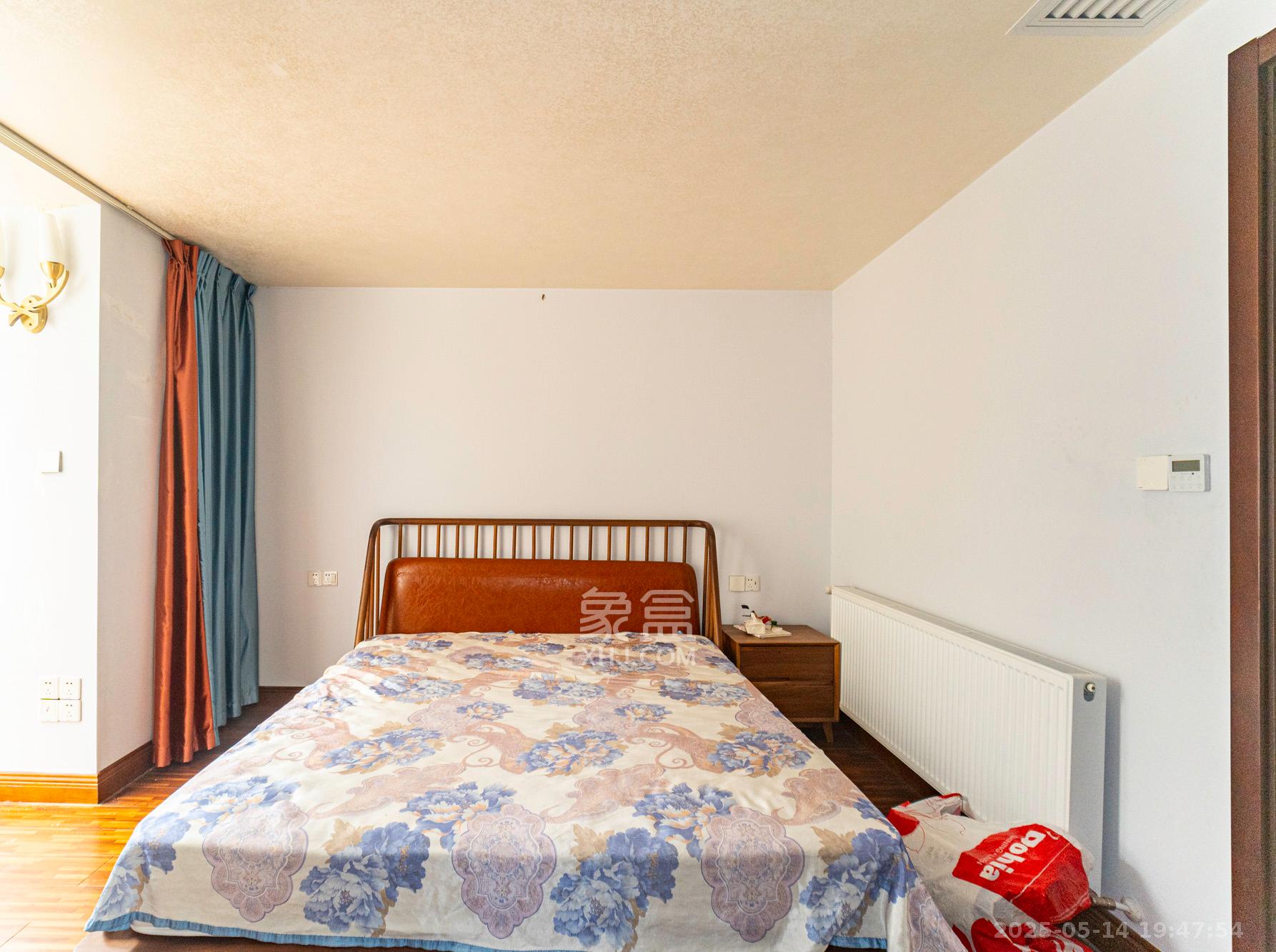 星湖湾一期洋房 7室2厅4卫 298.0万 星湖湾一期洋房 7室2厅4卫 298.0万卧室