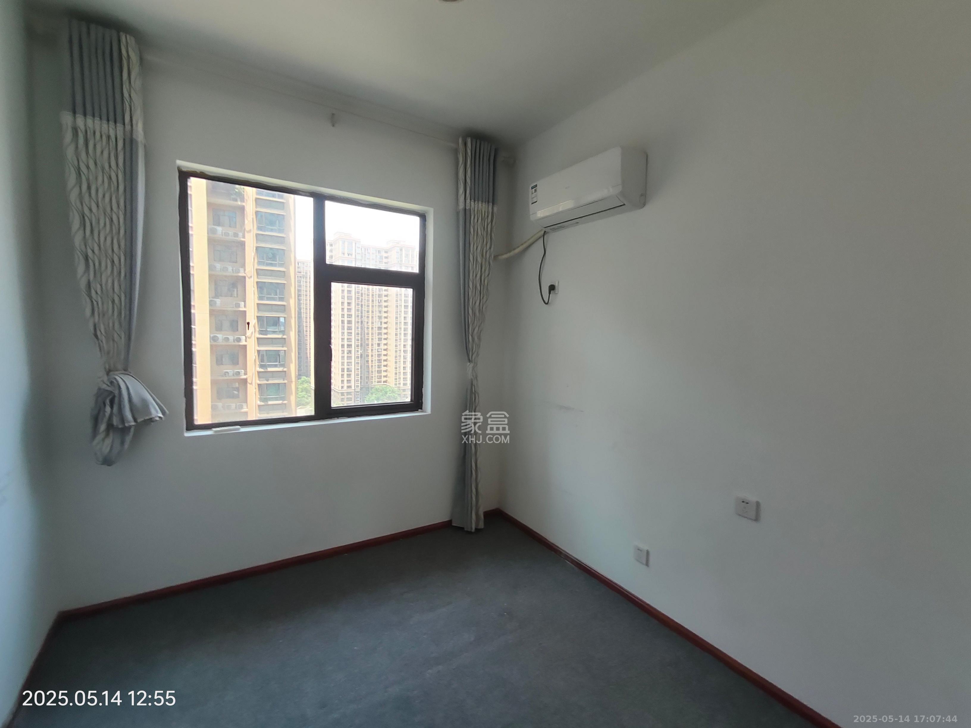 德润小区（丰升德润小区）  4室2厅1卫    3200.0元/月室内图