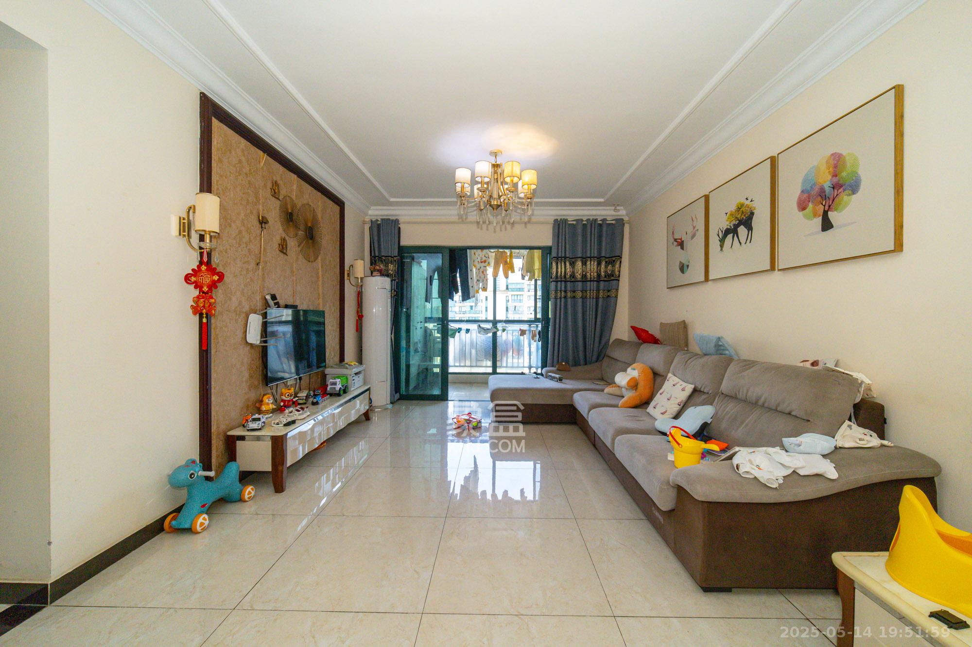 恒大翡翠华庭 3室2厅2卫 95.8万 恒大翡翠华庭 3室2厅2卫 95.8万客厅