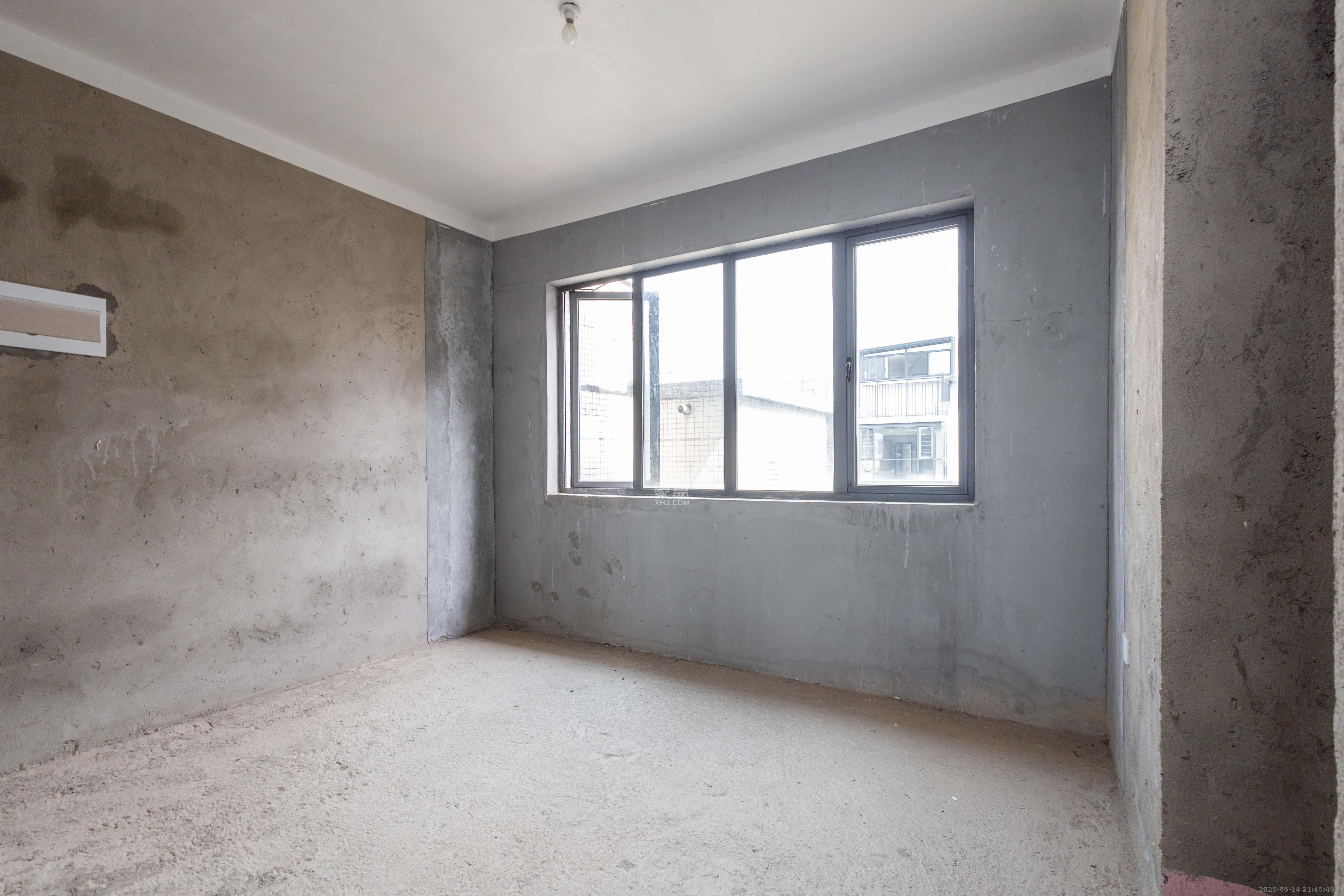 敏捷珑玥府  5室2厅2卫    148.0万 敏捷珑玥府  5室2厅2卫    148.0万卧室