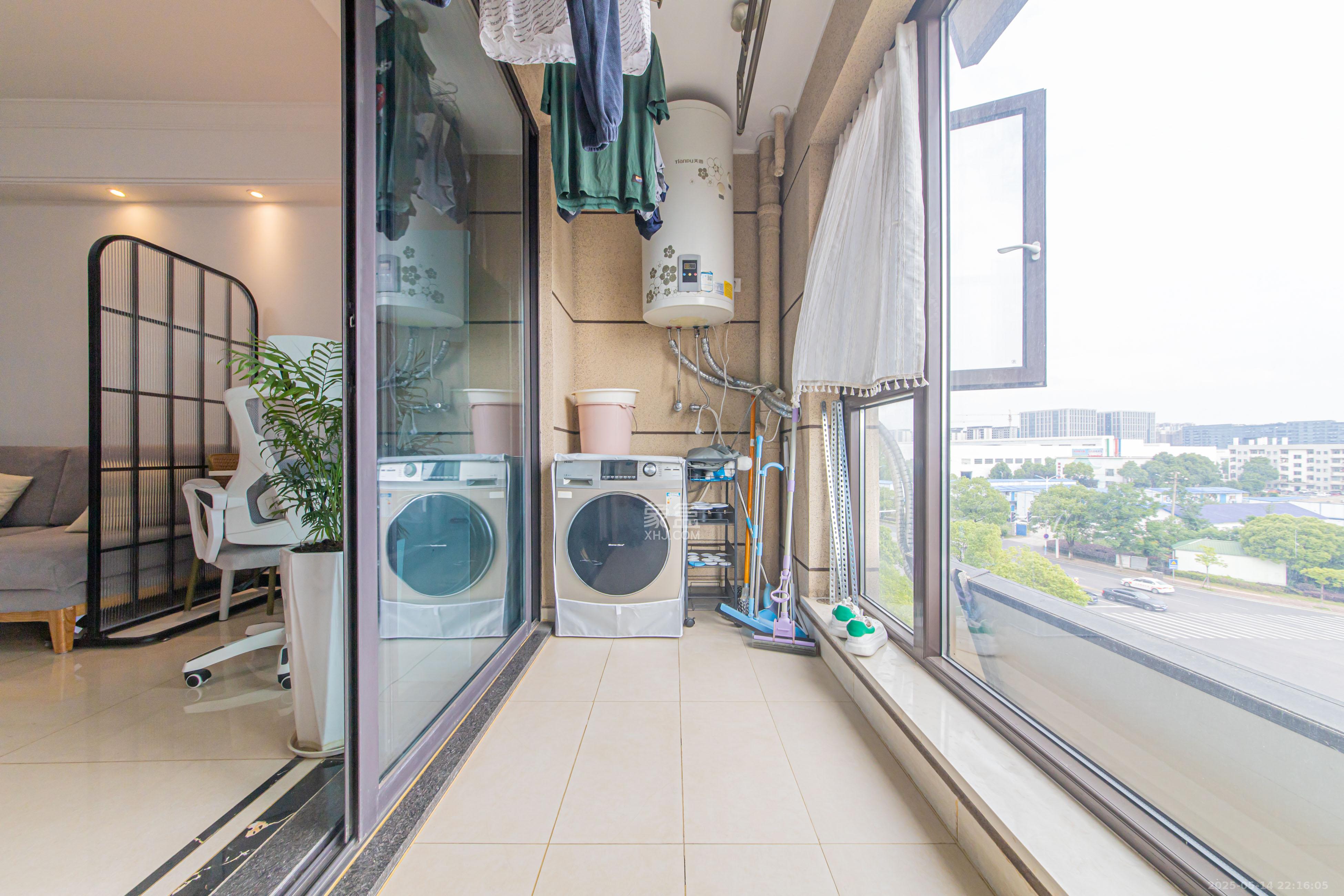 中海新城熙岸(中信新城五期) 3室2厅1卫 95.0万 中海新城熙岸(中信新城五期) 3室2厅1卫 95.0万阳台