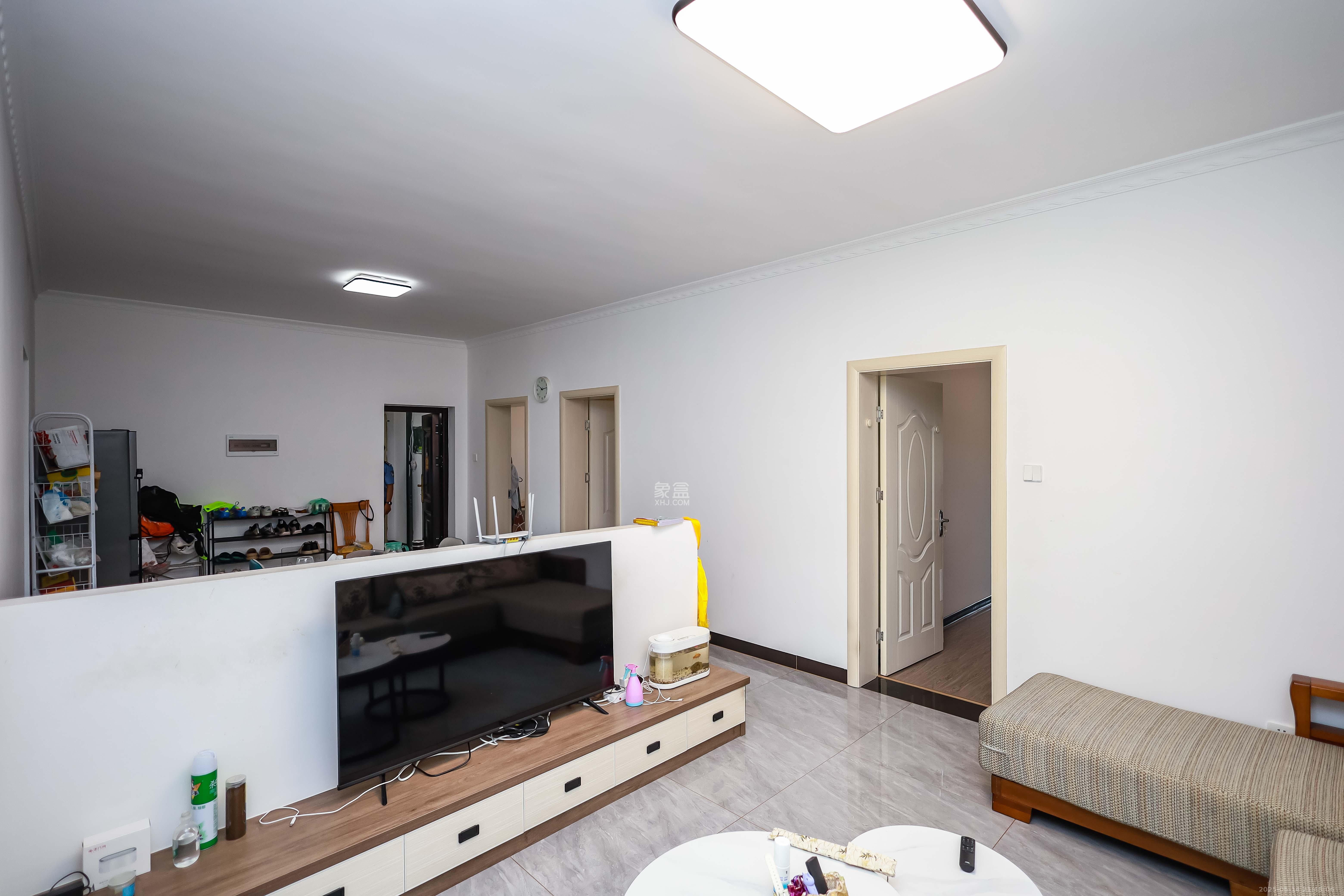 省少管所单位房 3室2厅2卫 73.8万 省少管所单位房 3室2厅2卫 73.8万客厅