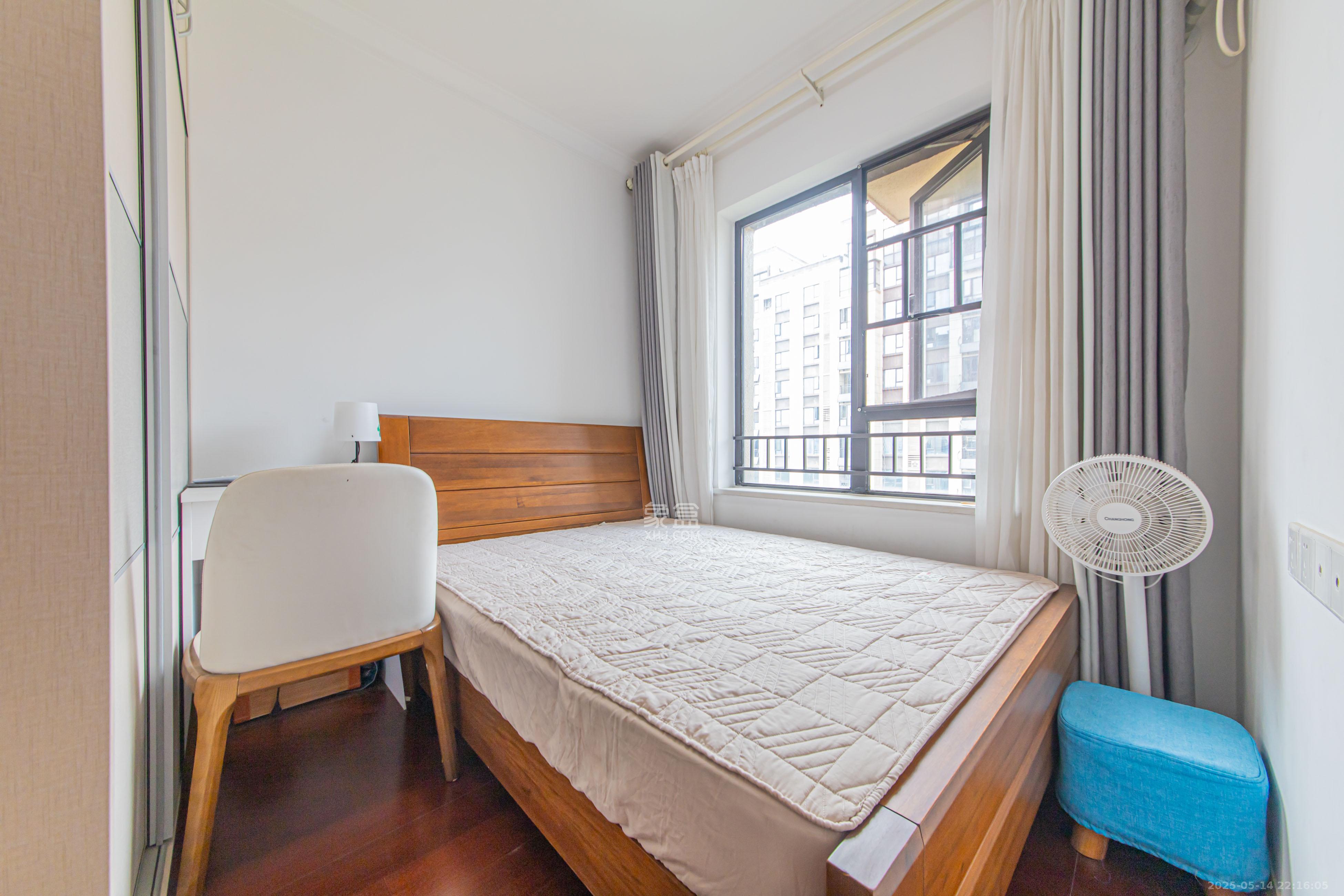 中海新城熙岸(中信新城五期) 3室2厅1卫 95.0万 中海新城熙岸(中信新城五期) 3室2厅1卫 95.0万卧室