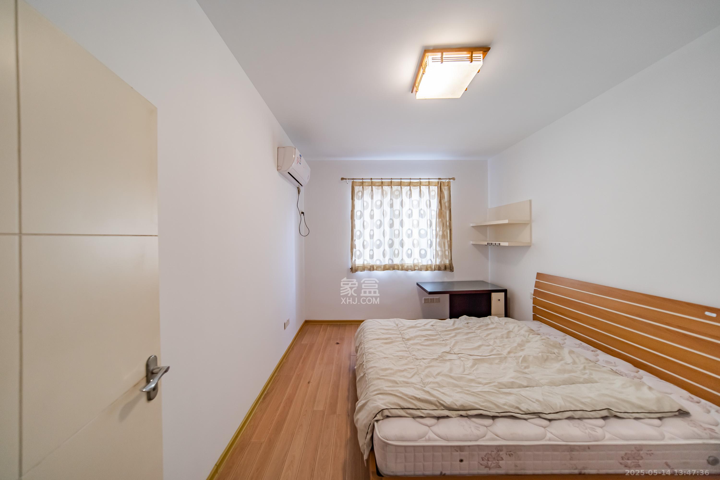 阳光100二期 4室2厅1卫 112.0万 阳光100二期 4室2厅1卫 112.0万卧室