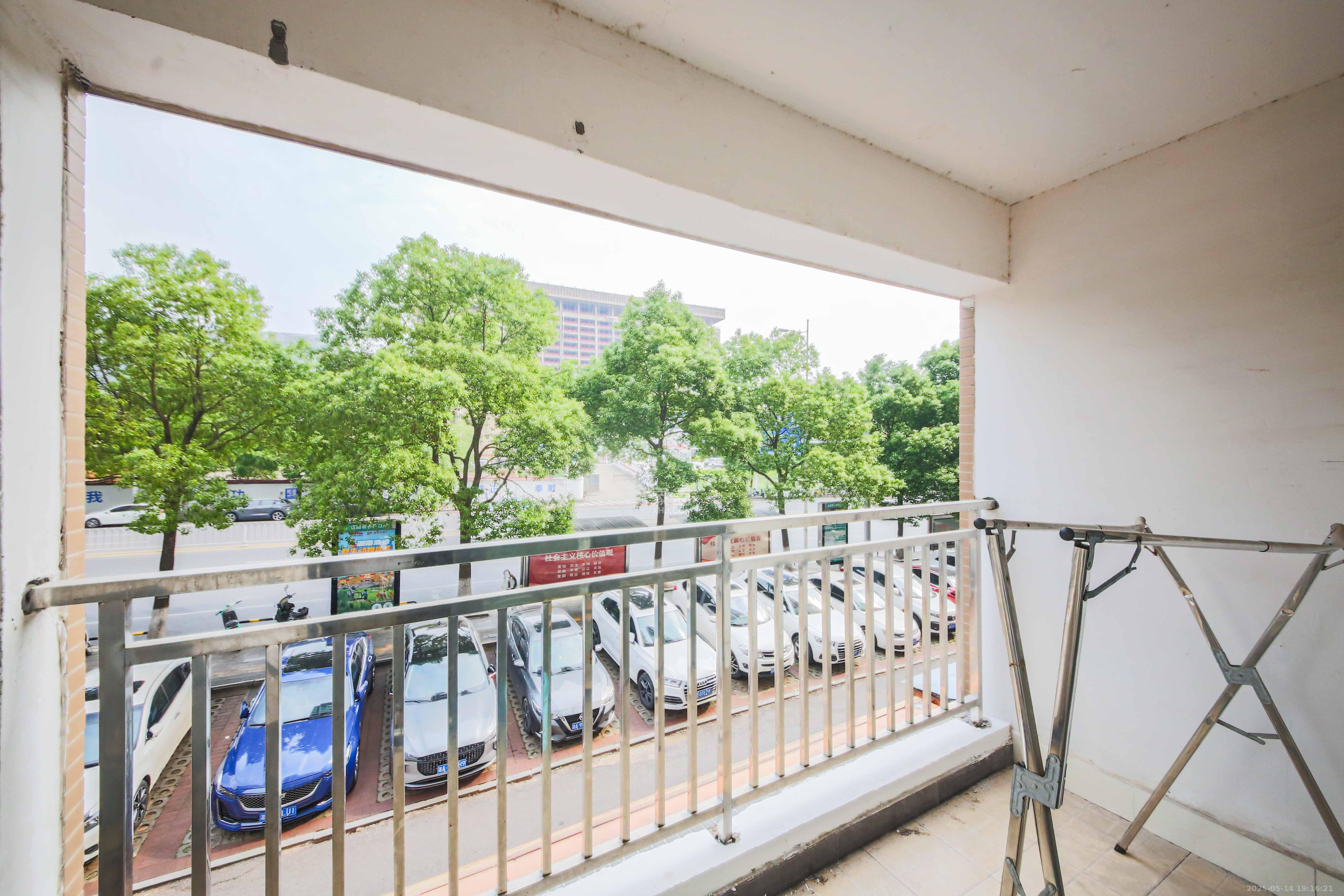 长城雅苑  3室2厅1卫   79.80万阳台