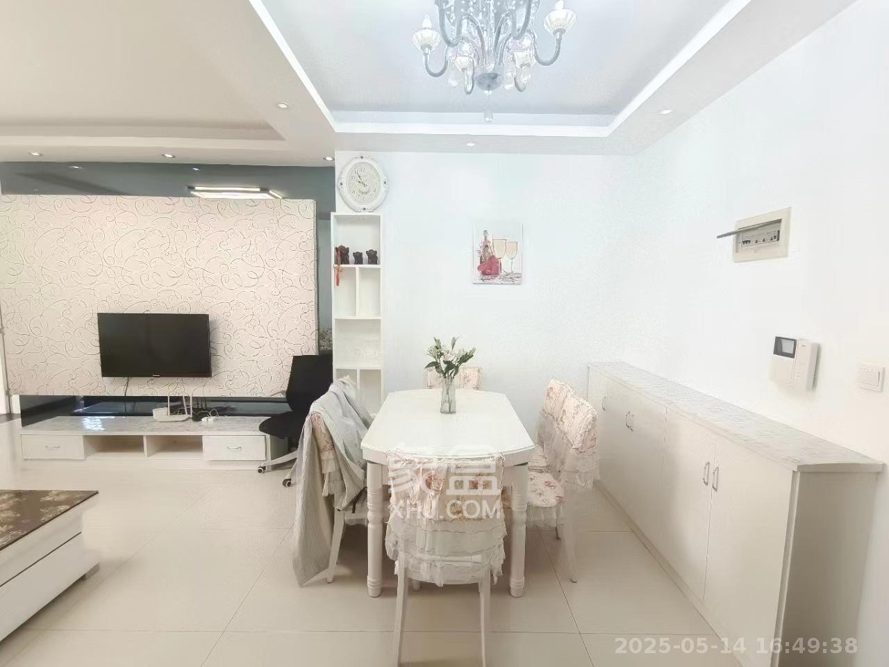 中房F联邦  2室2厅1卫   2100.00元/月室内图1