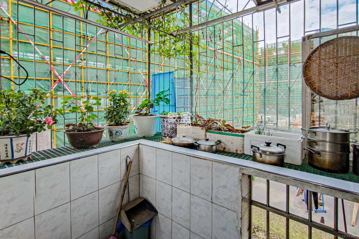 楚湘街二条巷散盘 3室2厅2卫 119.8万 楚湘街二条巷散盘 3室2厅2卫 119.8万阳台