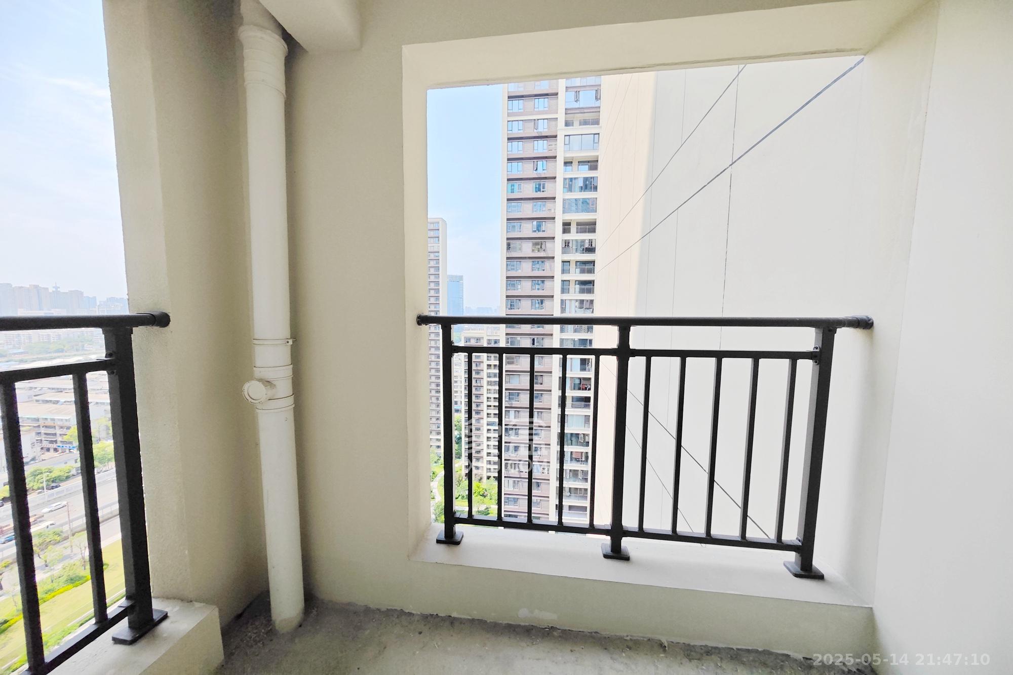 旭辉国悦府  4室2厅2卫    156.0万 旭辉国悦府  4室2厅2卫    156.0万阳台