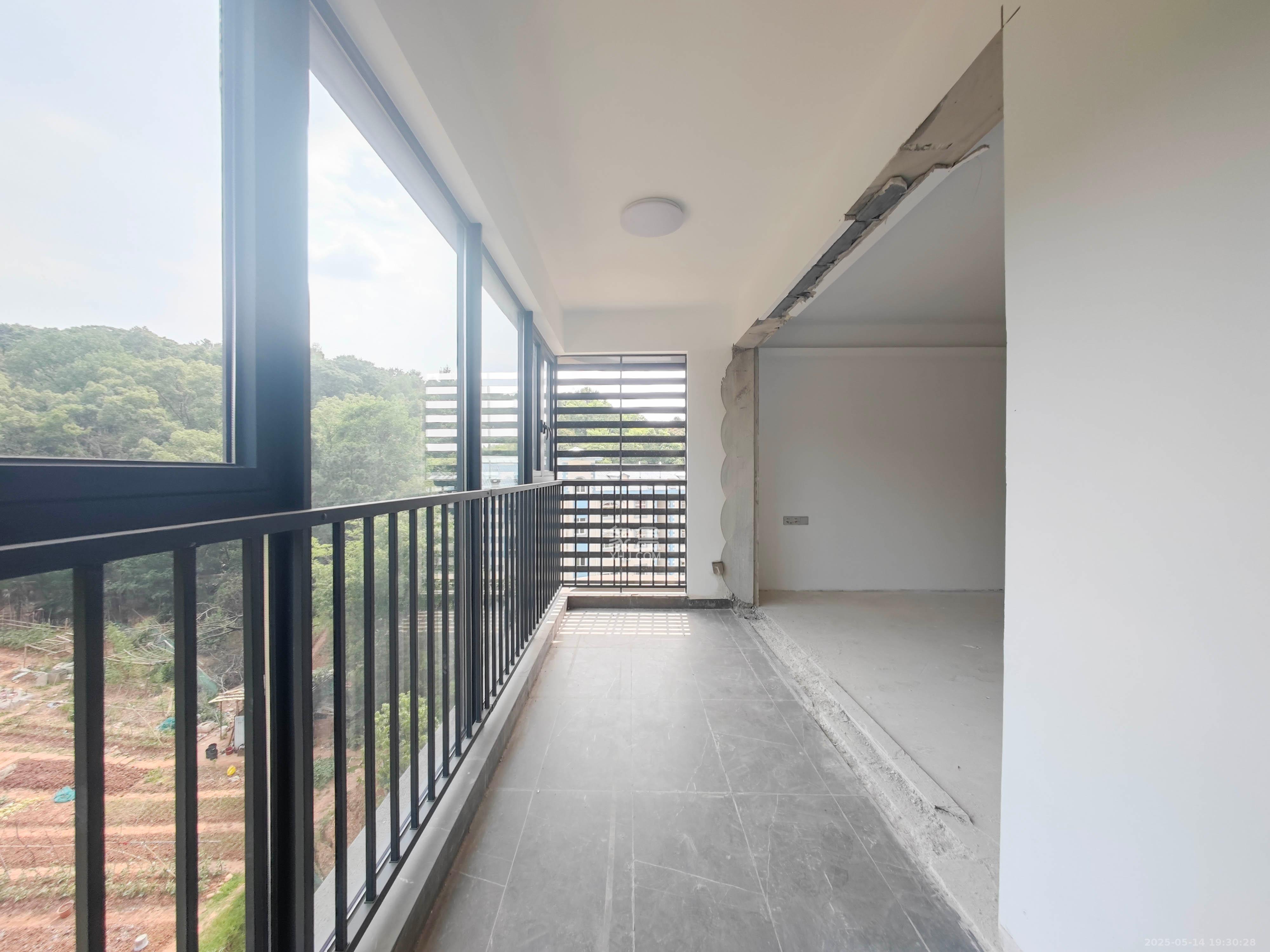 中海星樾府 4室2厅1卫 326.0万 中海星樾府 4室2厅1卫 326.0万阳台