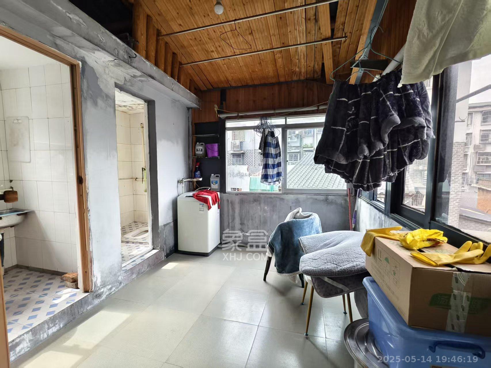 和乐街散盘  1室1厅1卫    4800.0元/月 和乐街散盘  1室1厅1卫    4800.0元/月室内图