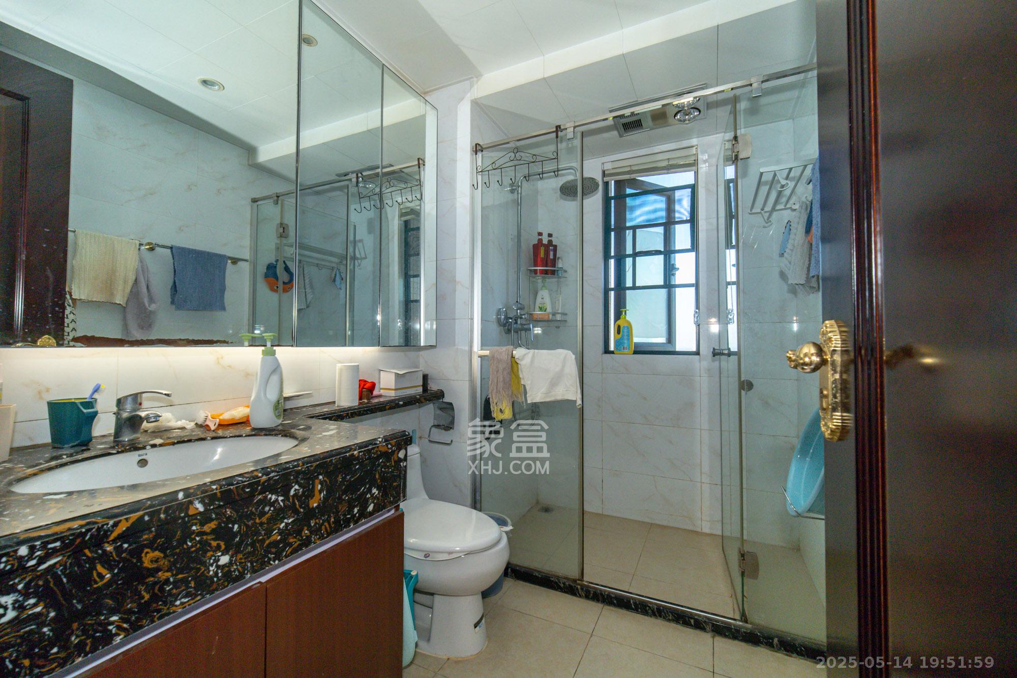 恒大翡翠华庭 3室2厅2卫 95.8万 恒大翡翠华庭 3室2厅2卫 95.8万卫生间