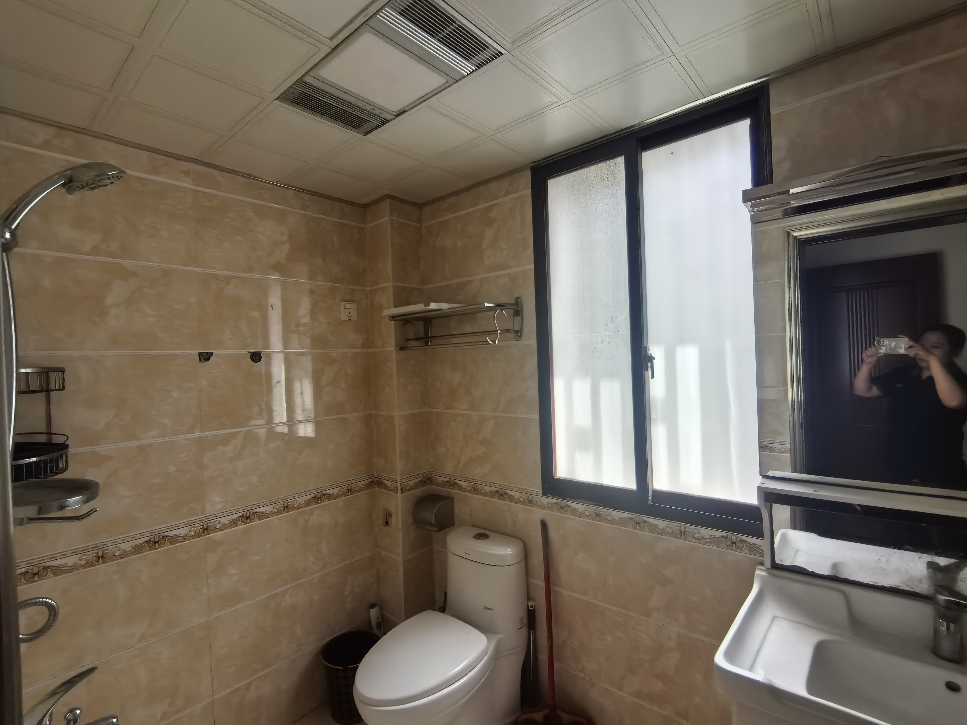 钰丰苑  4室2厅2卫    1500.0元/月 钰丰苑  4室2厅2卫    1500.0元/月室内图