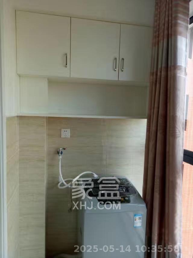 湘楚华庭 3室2厅1卫 2400.0元/月 湘楚华庭 3室2厅1卫 2400.0元/月室内图