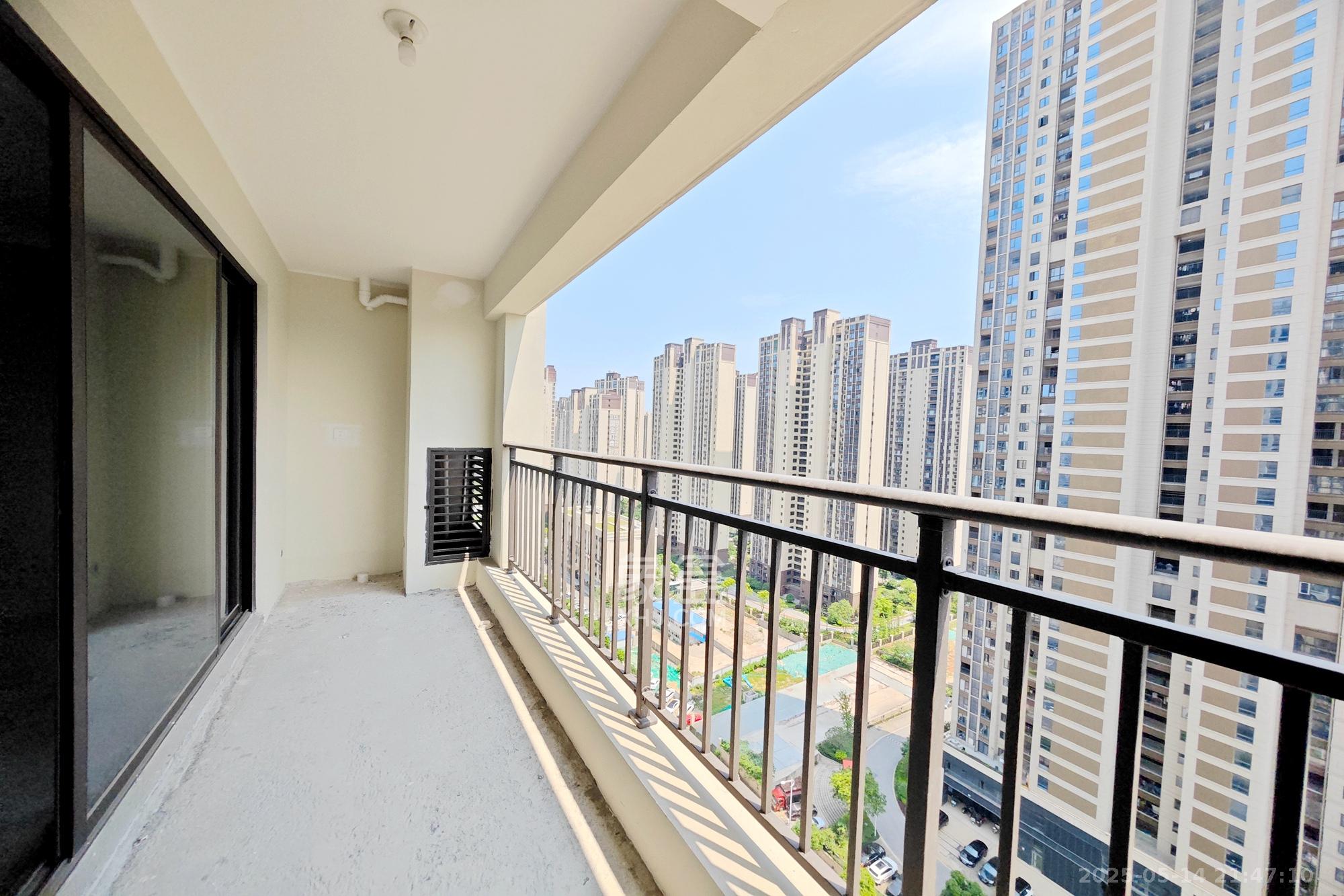 旭辉国悦府  4室2厅2卫    156.0万 旭辉国悦府  4室2厅2卫    156.0万阳台