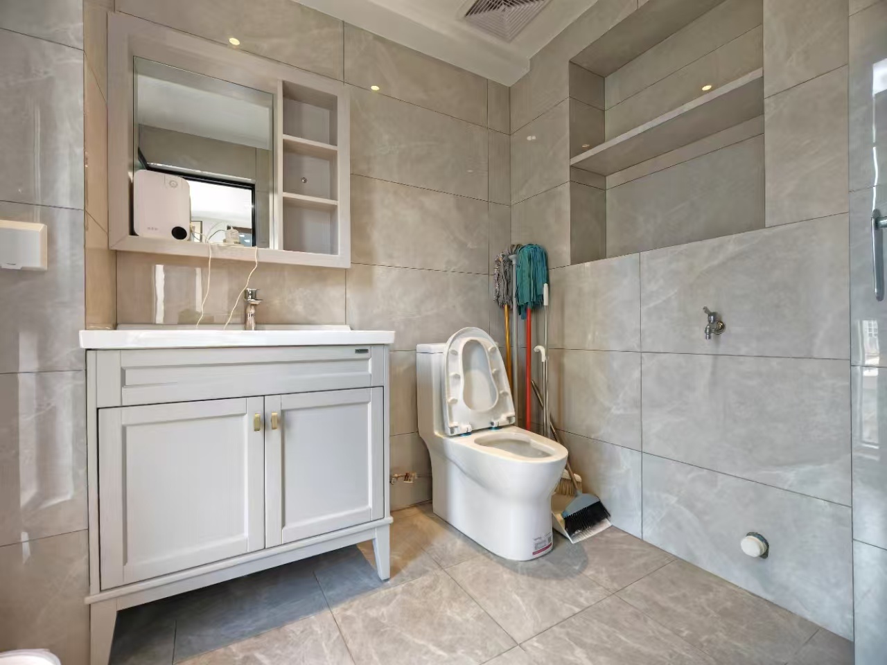 海航豪庭南苑  4室2厅3卫    10000.0元/月 海航豪庭南苑  4室2厅3卫    10000.0元/月室内图