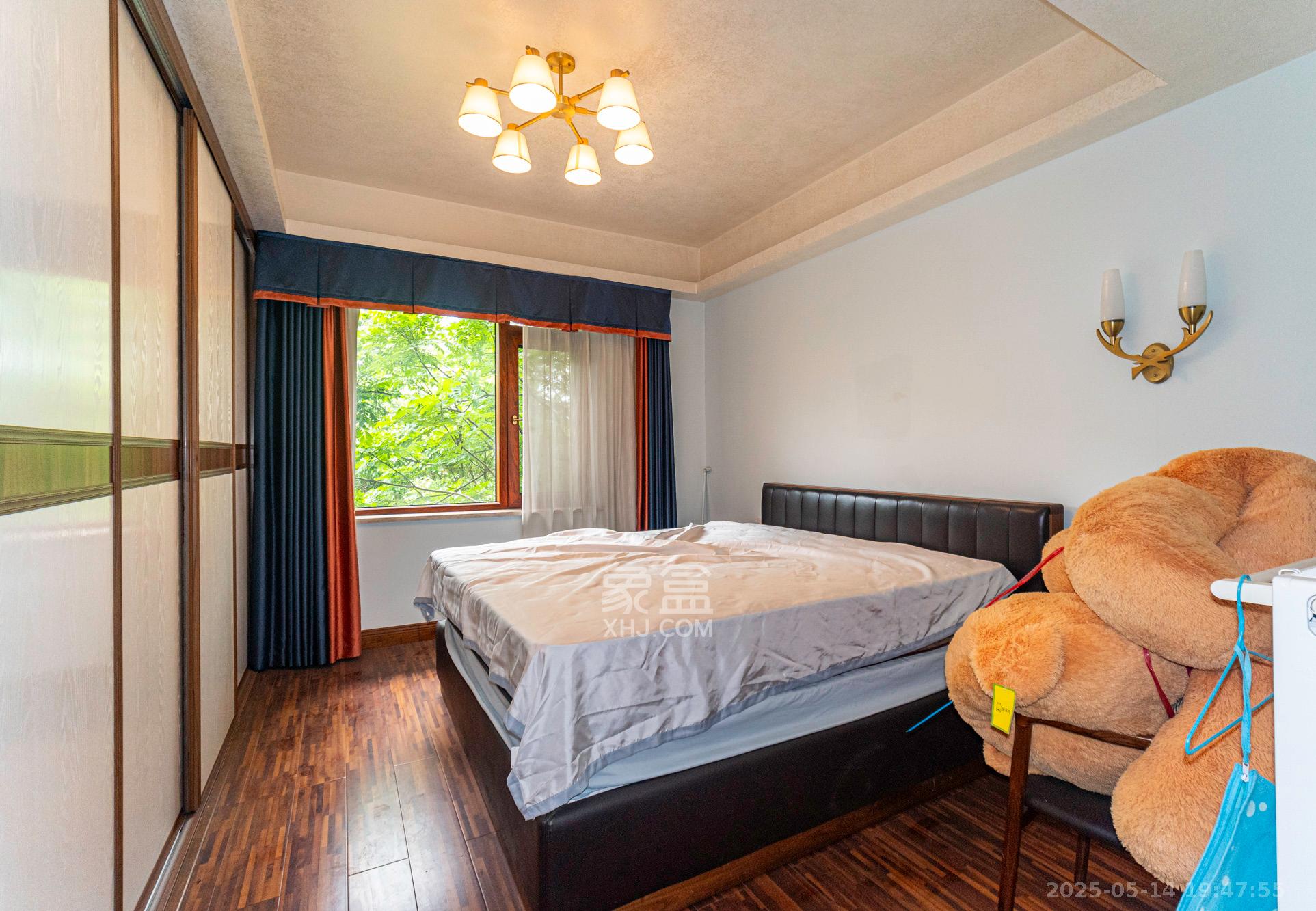 星湖湾一期洋房 7室2厅4卫 298.0万 星湖湾一期洋房 7室2厅4卫 298.0万卧室