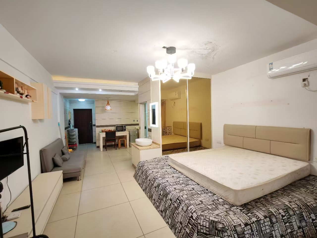 银城壹号  1室1厅1卫    1500.0元/月 银城壹号  1室1厅1卫    1500.0元/月