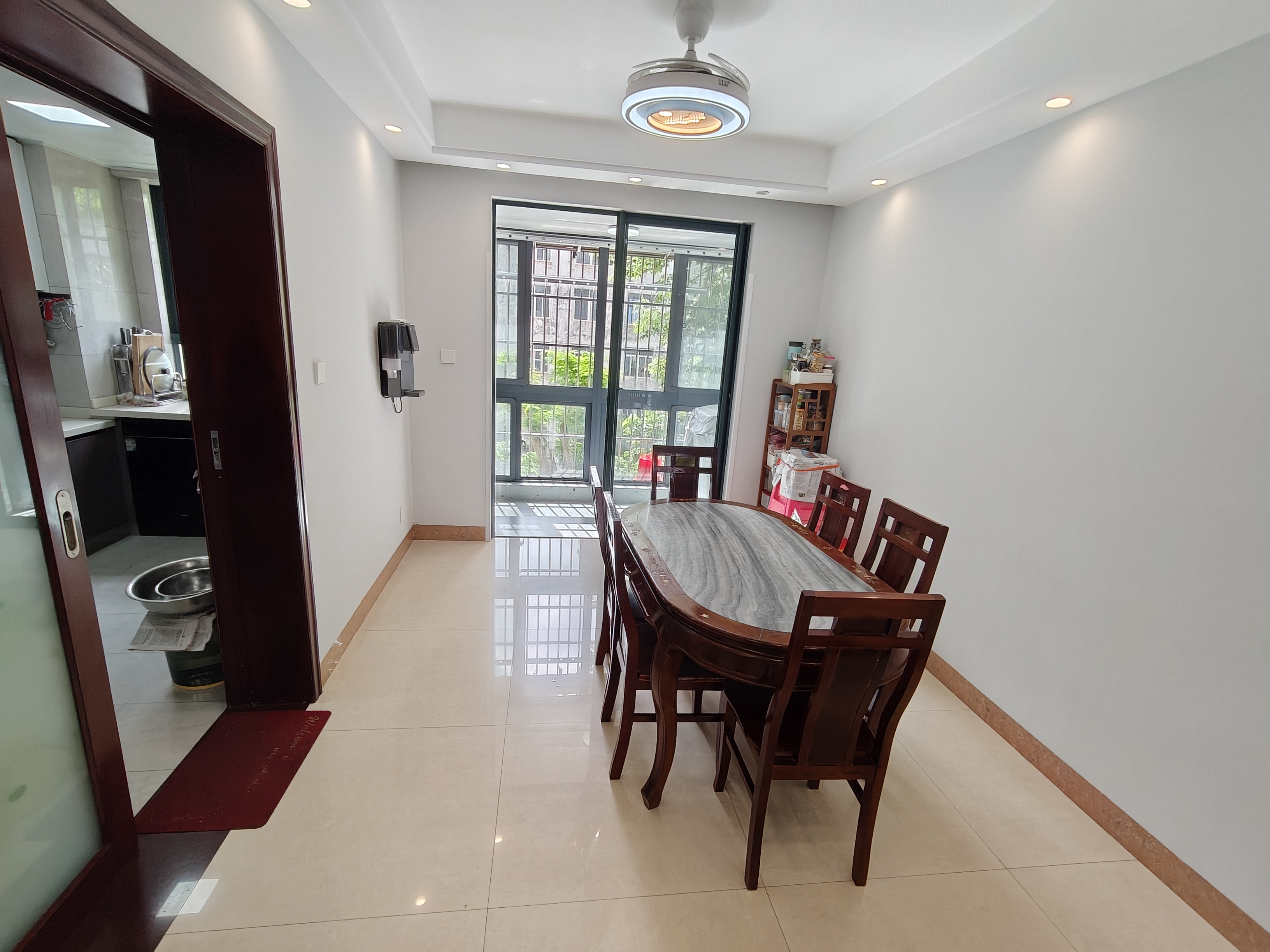 都市森林  3室2厅2卫    238.0万 都市森林  3室2厅2卫    238.0万客厅