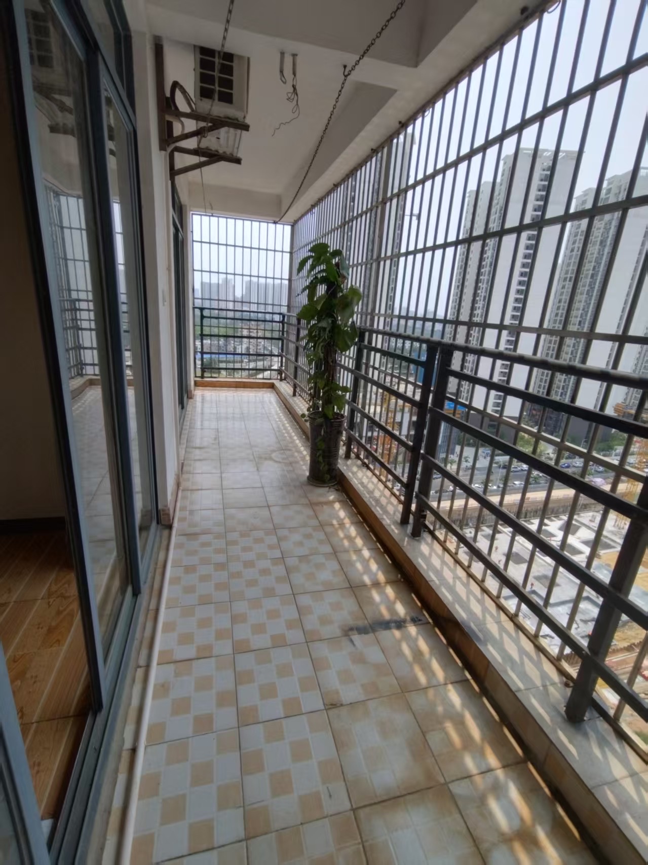 玉龙湾 4室2厅1卫 2700.0元/月 玉龙湾 4室2厅1卫 2700.0元/月室内图