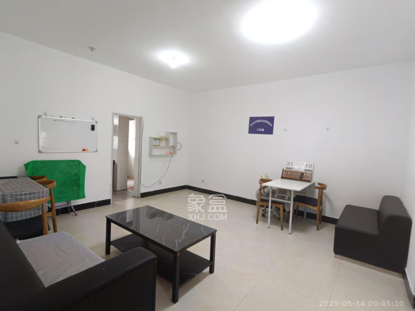 湘绣城 2室1厅1卫 1300.0元/月 湘绣城 2室1厅1卫 1300.0元/月室内图