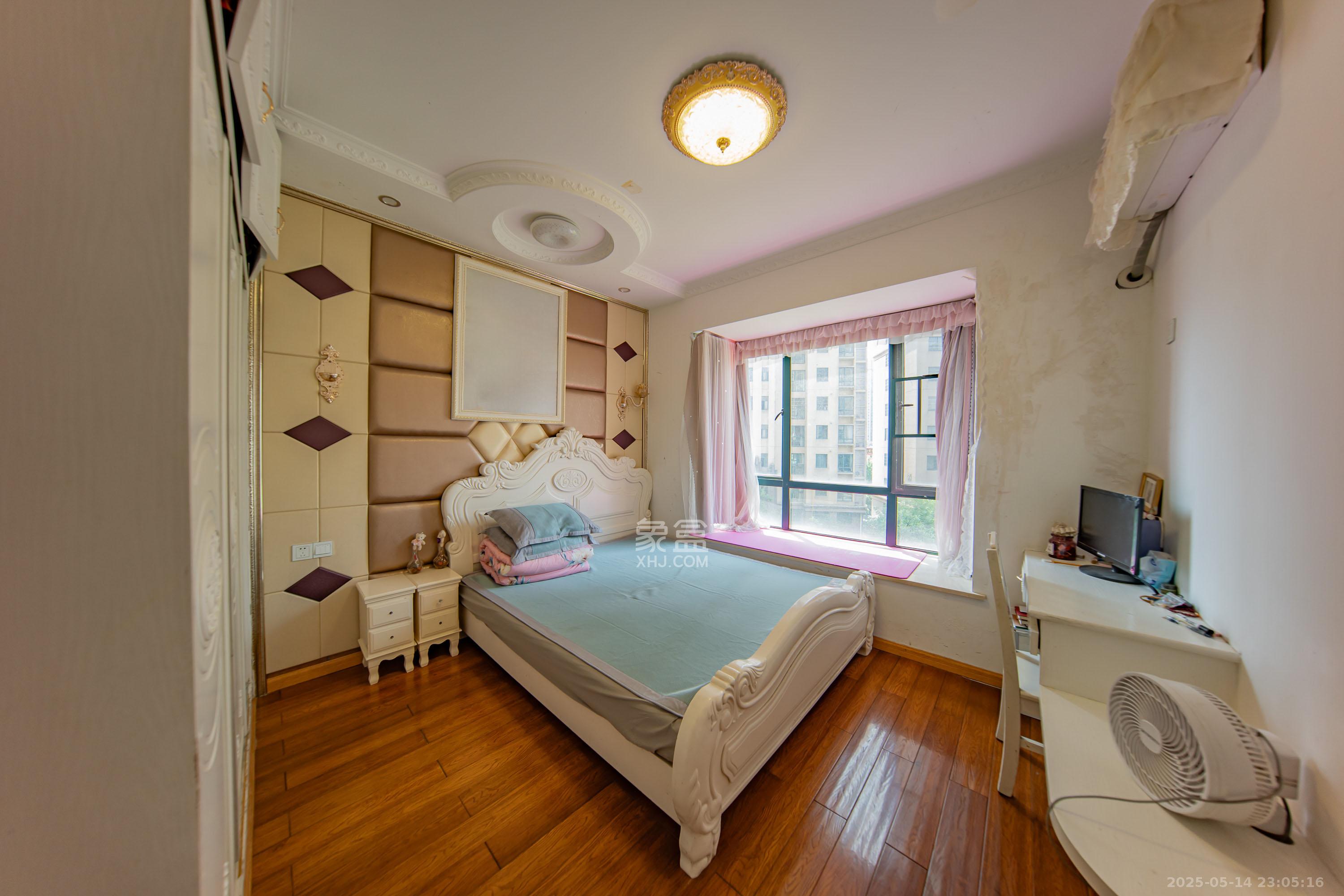 洋湖时代 3室2厅2卫 73.8万 洋湖时代 3室2厅2卫 73.8万卧室