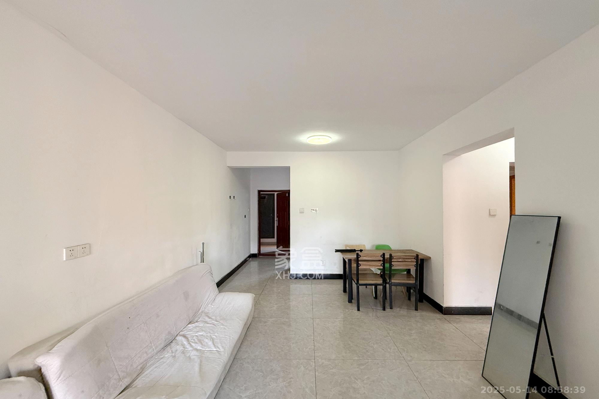 新城国际花都 3室2厅1卫 53.0万 新城国际花都 3室2厅1卫 53.0万客厅