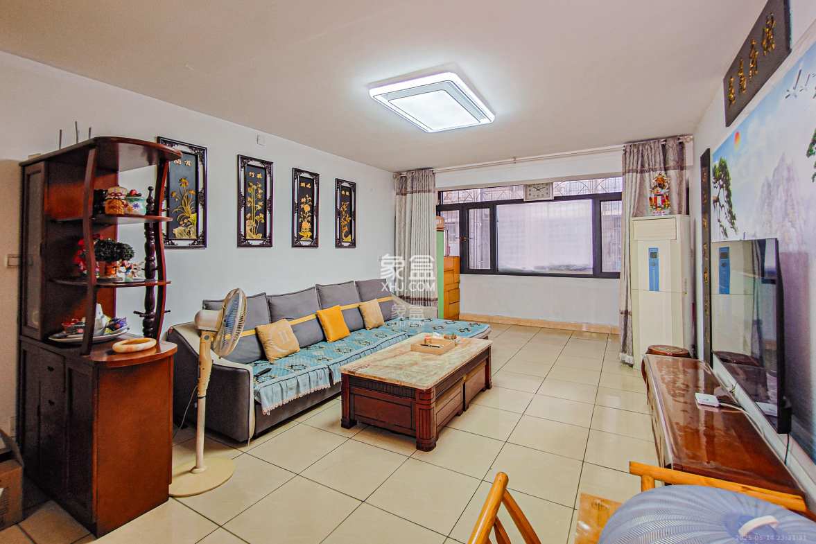 楚湘街二条巷散盘 3室2厅2卫 119.8万 楚湘街二条巷散盘 3室2厅2卫 119.8万客厅