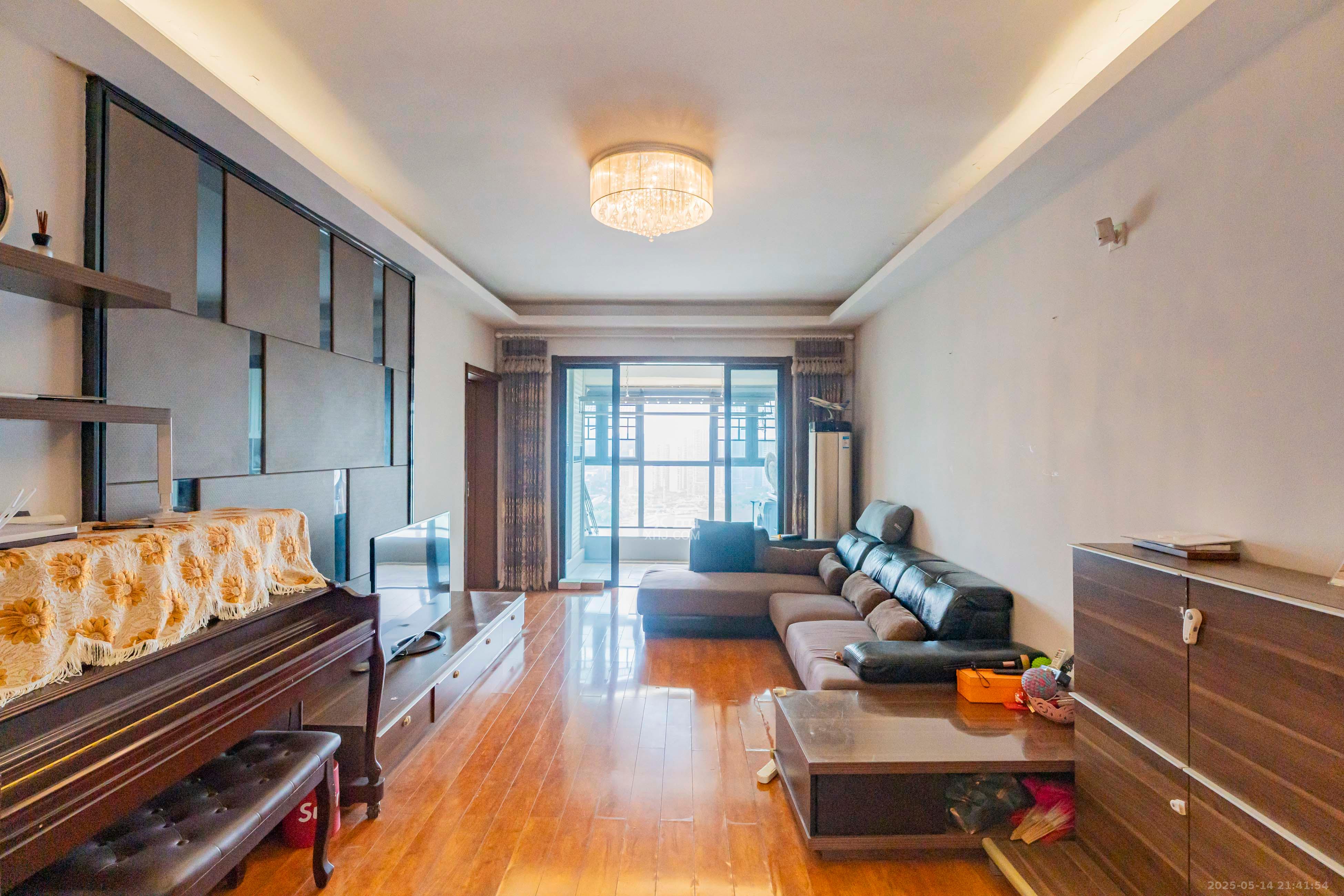 藏珑湖上国际花园  3室2厅2卫    103.0万 藏珑湖上国际花园  3室2厅2卫    103.0万