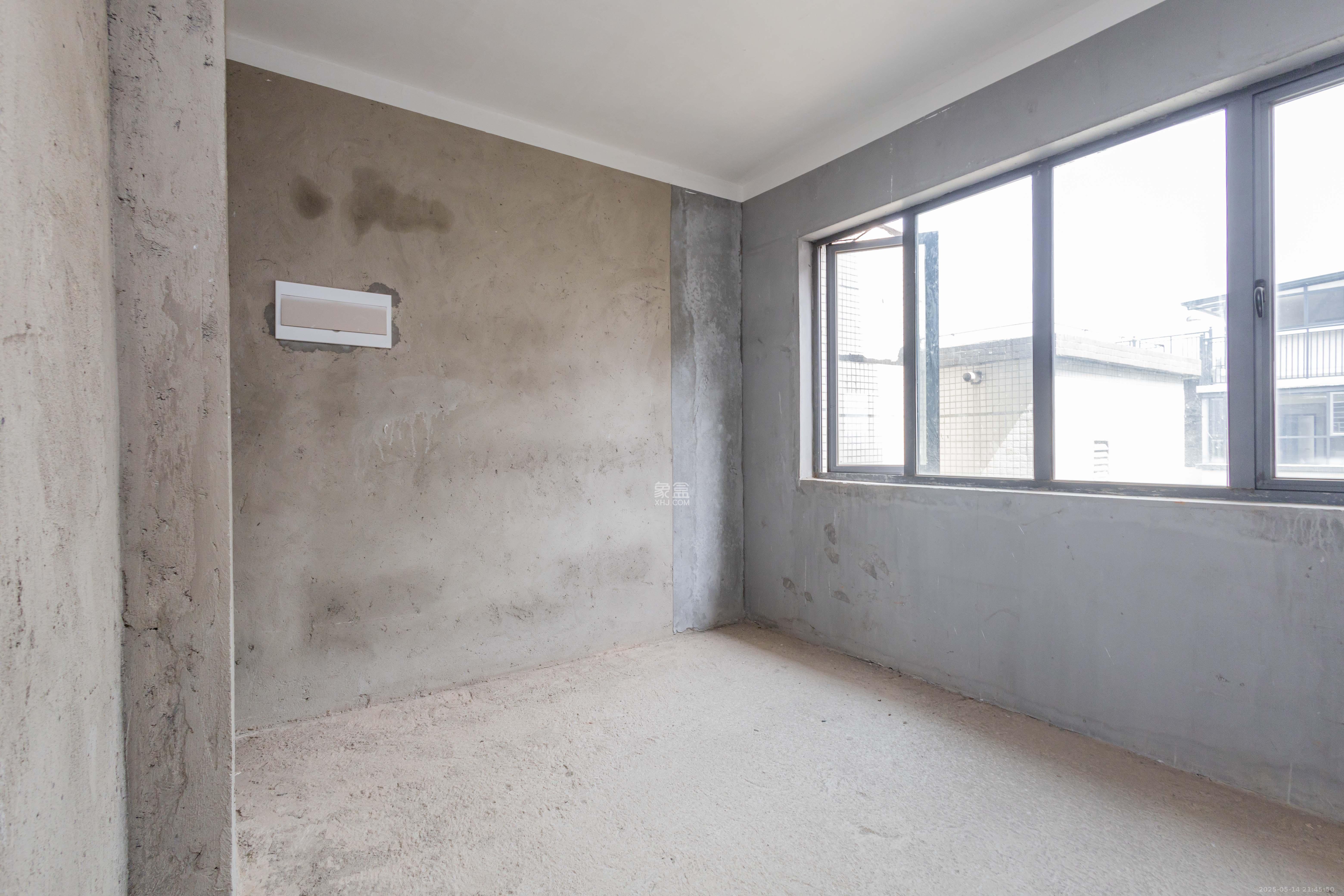 敏捷珑玥府  5室2厅2卫    148.0万 敏捷珑玥府  5室2厅2卫    148.0万卧室