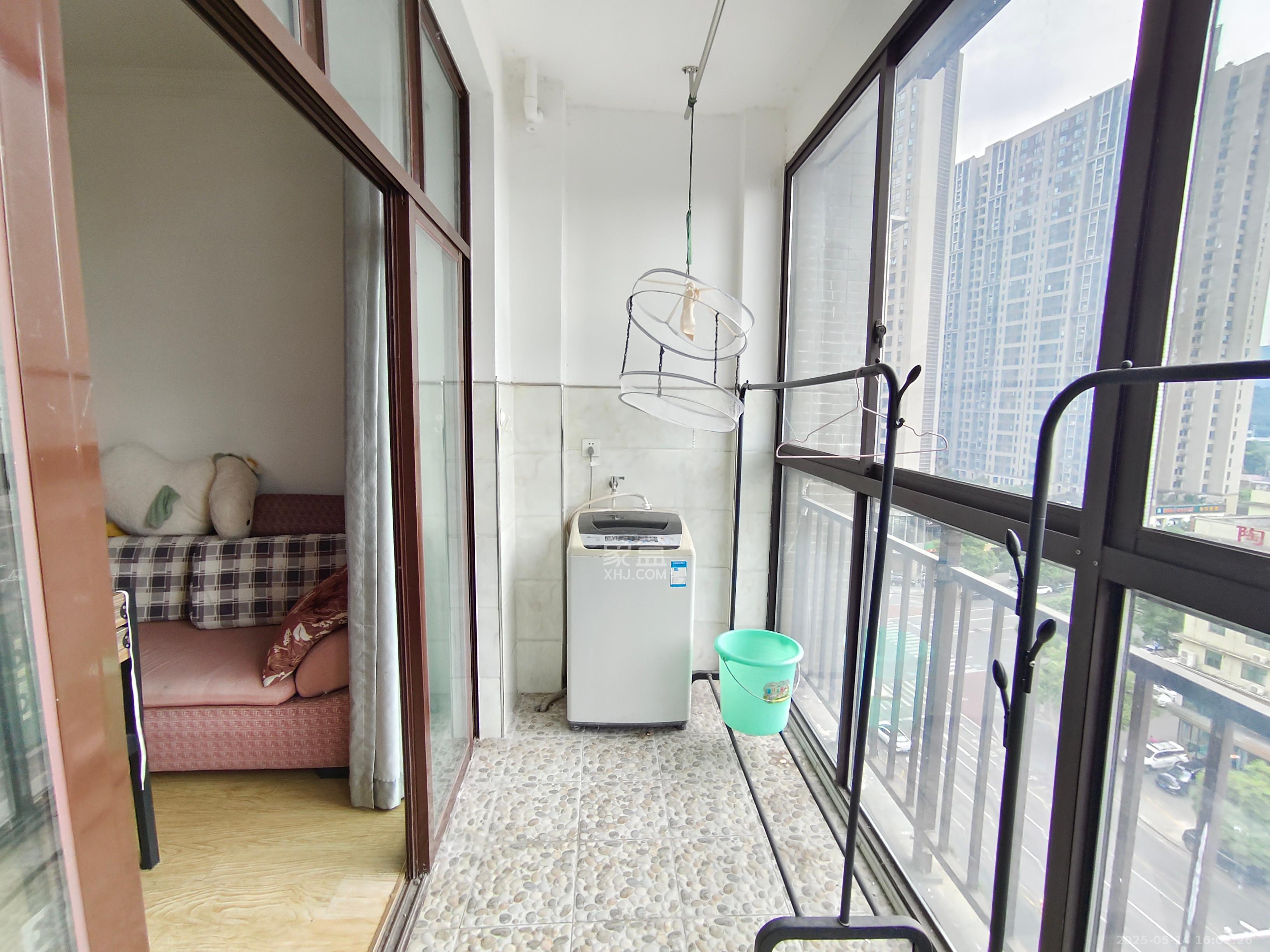 麓山枫情  3室2厅1卫   2600.00元/月室内图