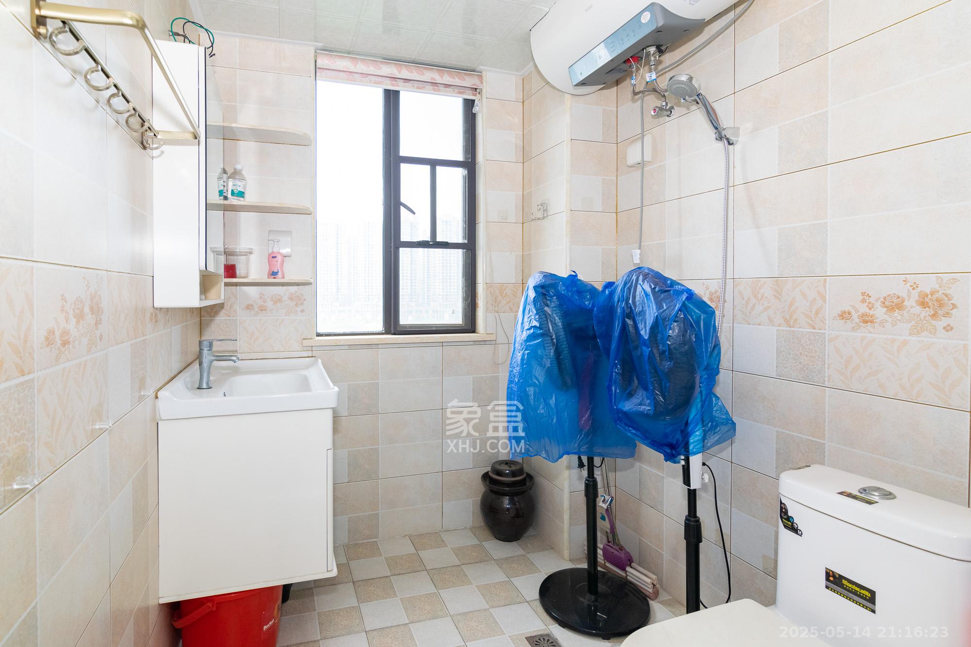 润和紫郡一期 4室2厅2卫 90.0万 润和紫郡一期 4室2厅2卫 90.0万卫生间