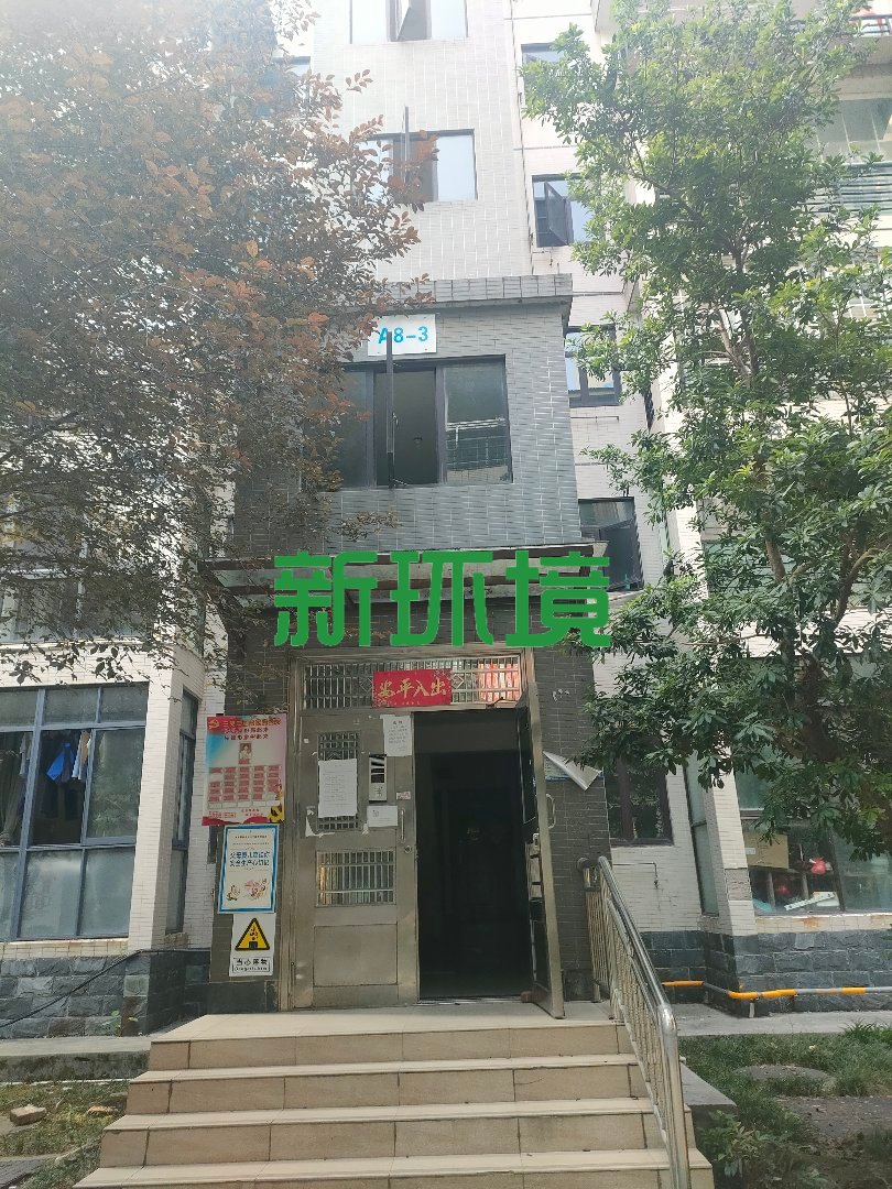 月亮湾二期A区  1室0厅0卫   68.80万客厅