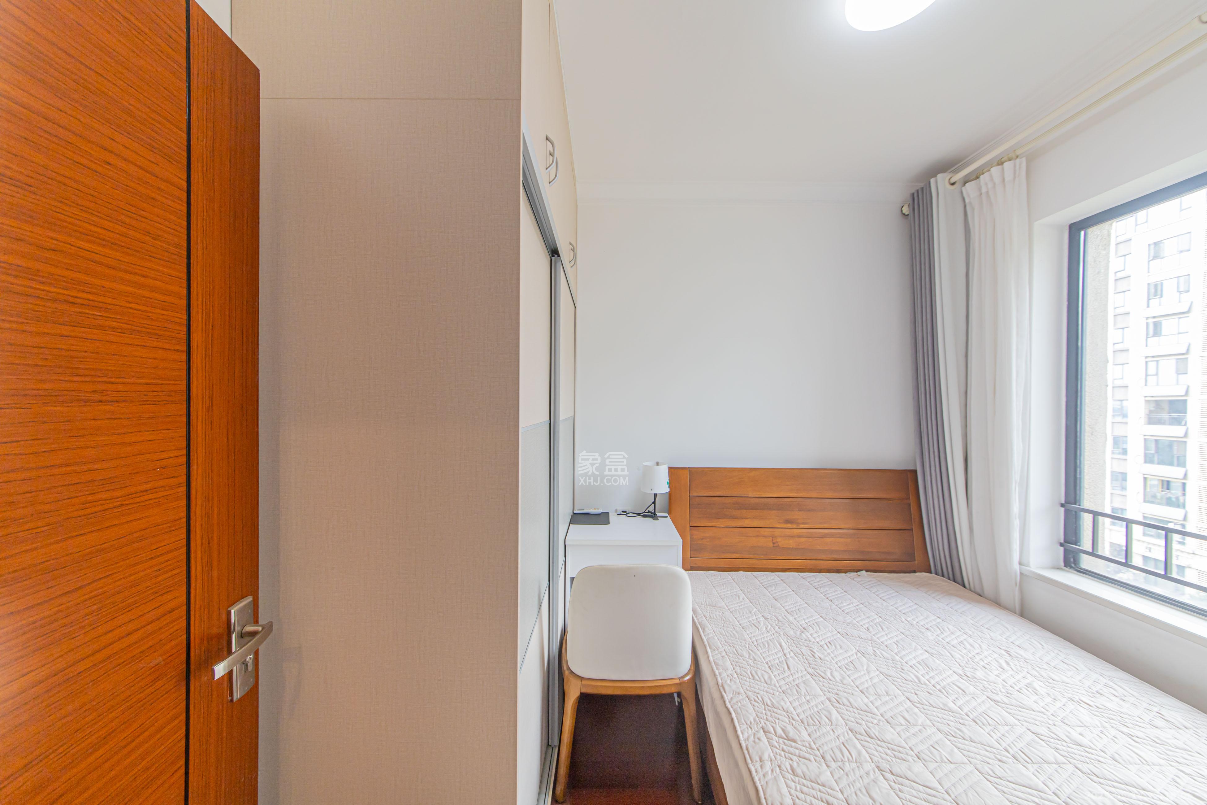 中海新城熙岸(中信新城五期) 3室2厅1卫 95.0万 中海新城熙岸(中信新城五期) 3室2厅1卫 95.0万卧室