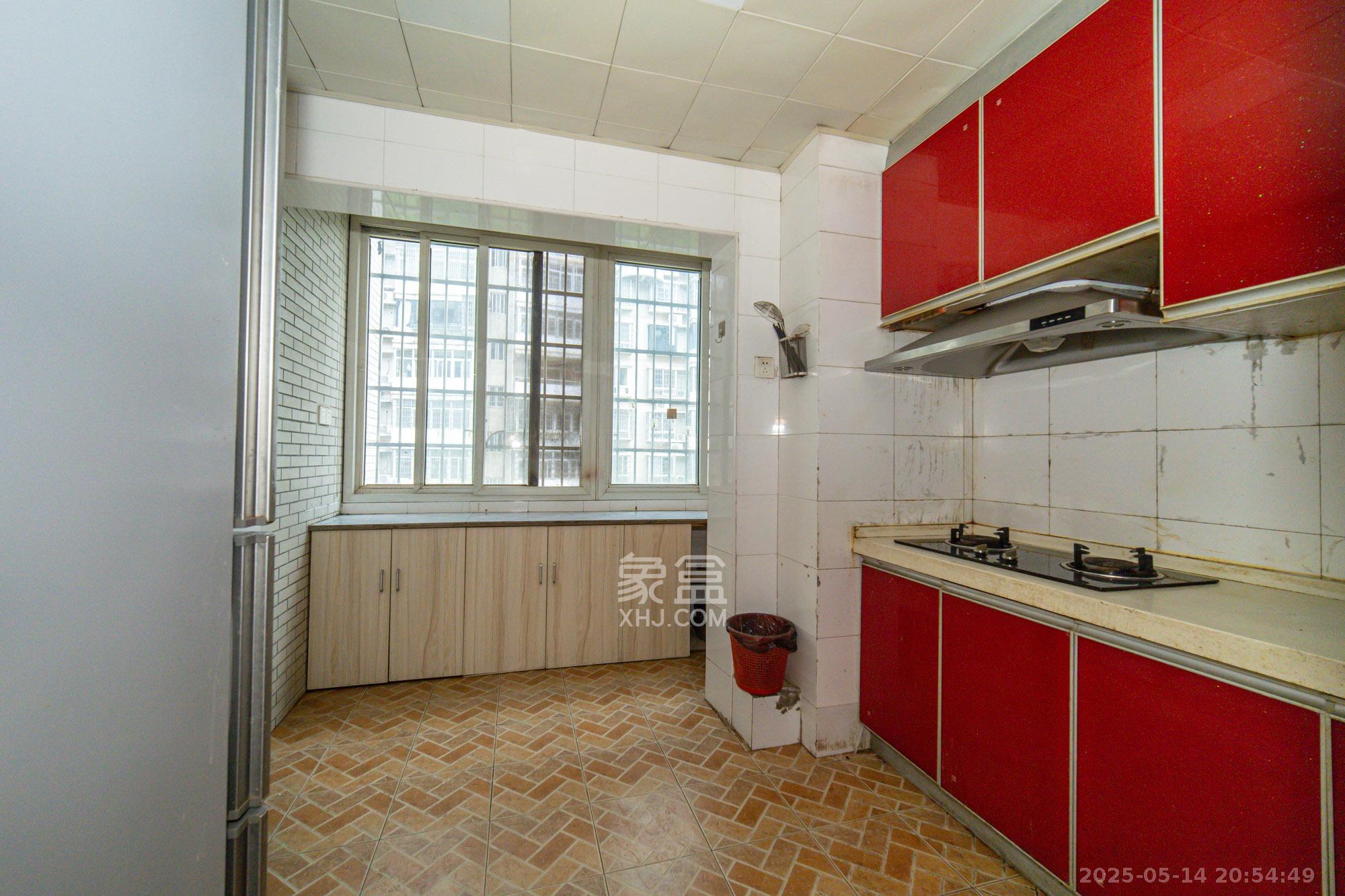 晶华美地 3室2厅1卫 64.8万 晶华美地 3室2厅1卫 64.8万厨房