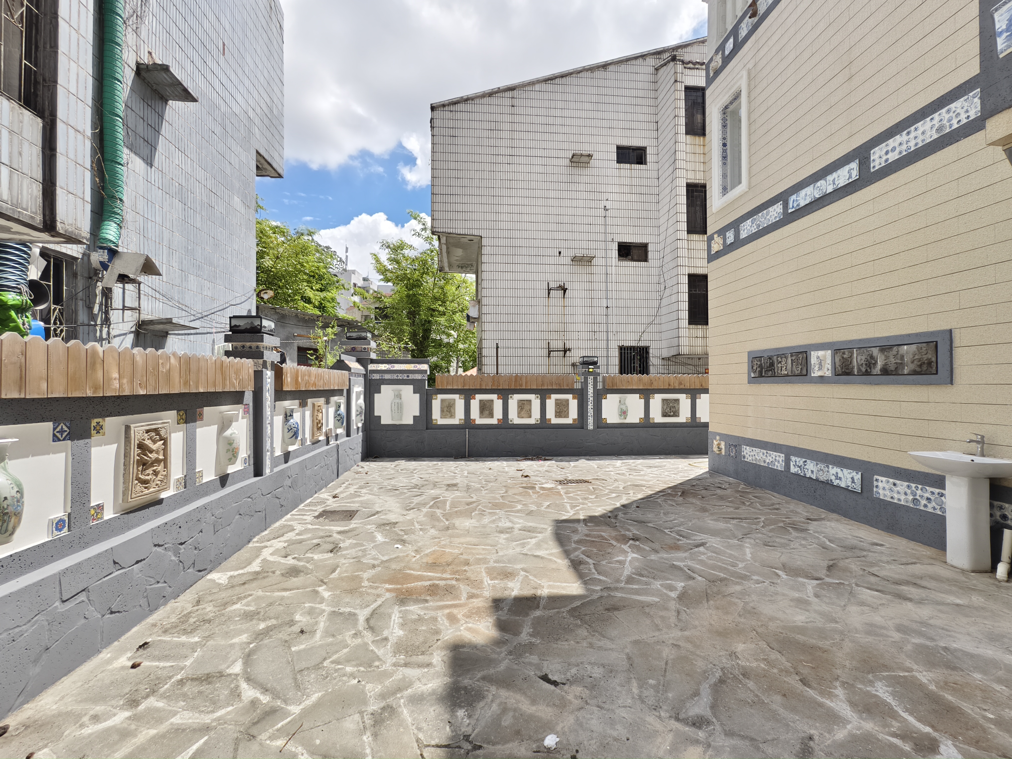 昌华别墅  6室2厅2卫   620.00万客厅
