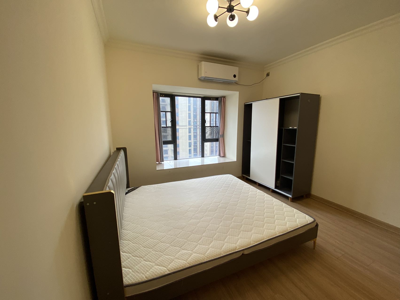 碧桂园梓山府 3室2厅2卫 1800.0元/月 碧桂园梓山府 3室2厅2卫 1800.0元/月室内图